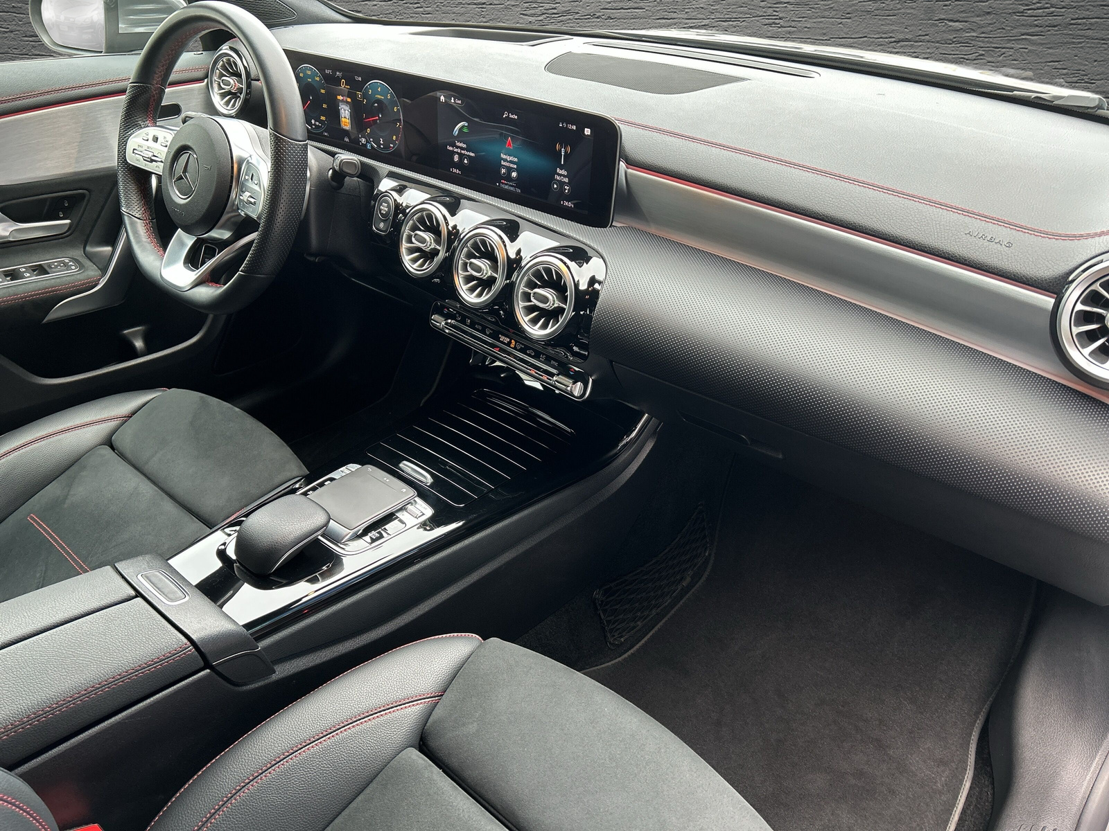 MERCEDES-BENZ CLA 250 AMG Line 7G-DCT *CH Fahrzeug mit Gratisservice*Keyless*360 Grad Kamera*-image-7