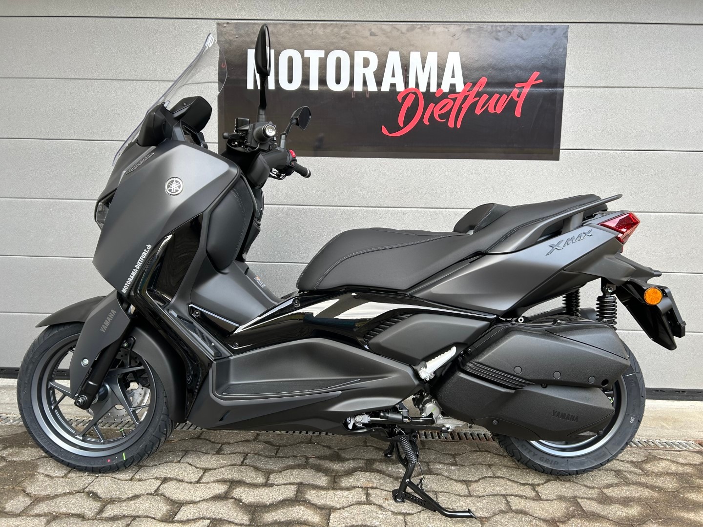 YAMAHA X-MAX 300 TECH MAX+-image-2