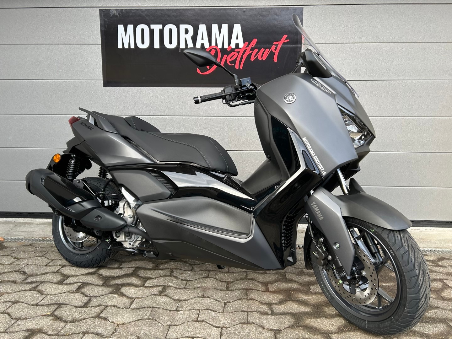 YAMAHA X-MAX 300 TECH MAX+-image-1