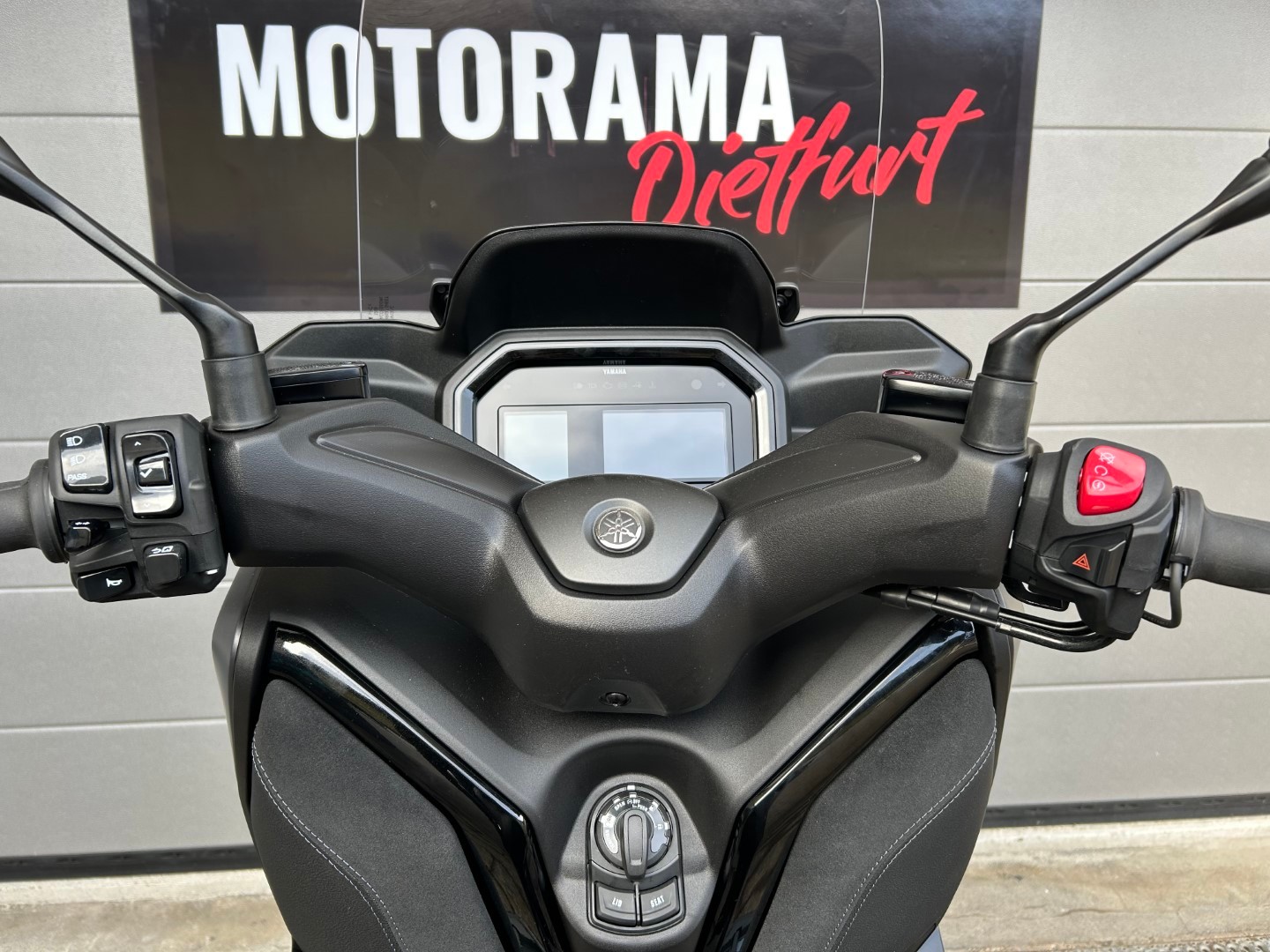 YAMAHA X-MAX 300 TECH MAX+-image-6