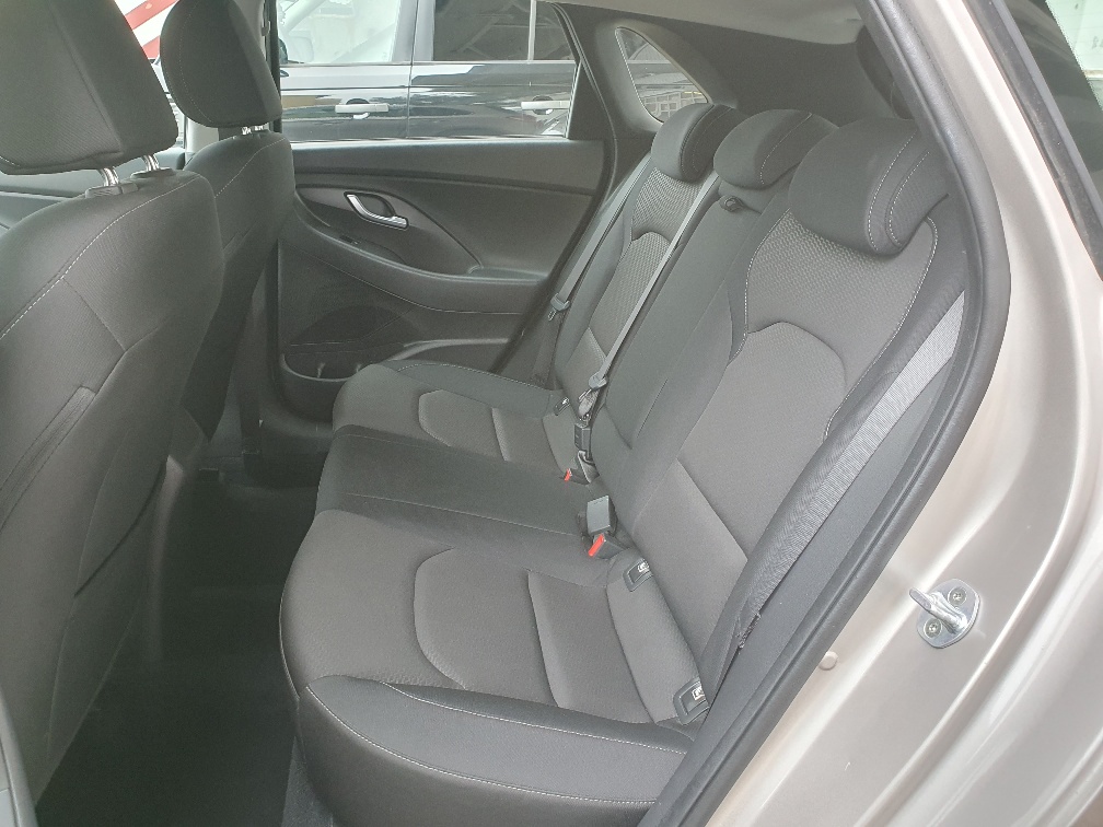HYUNDAI i30 1.4 T-GDI Launch Automat-image-7