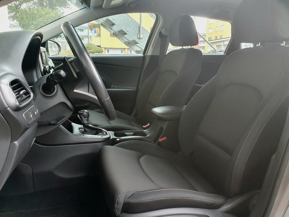 HYUNDAI i30 1.4 T-GDI Launch Automat-image-6