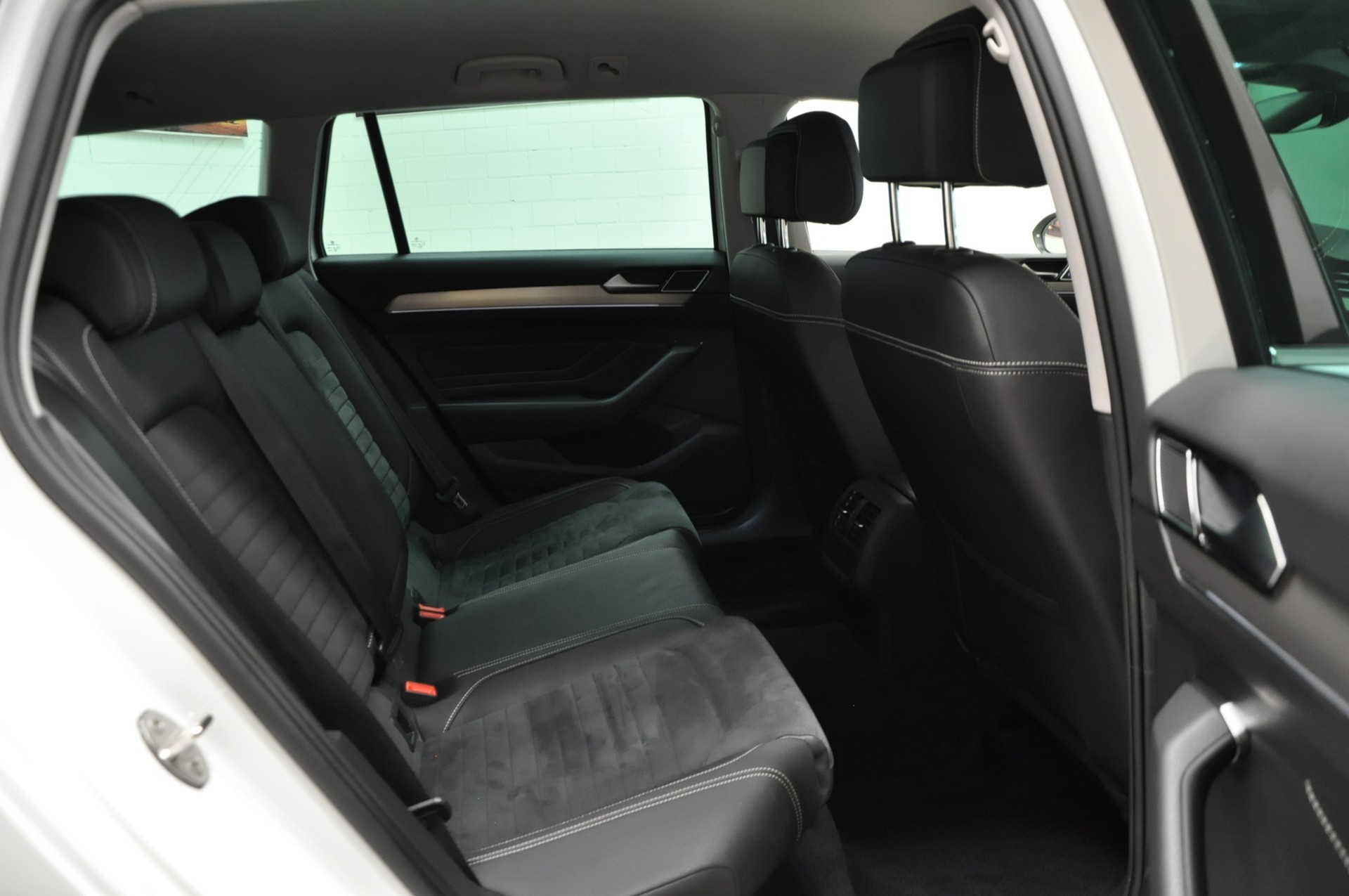 VW Passat 2.0 TDI BMT Elegance 4Motion DSG-image-15