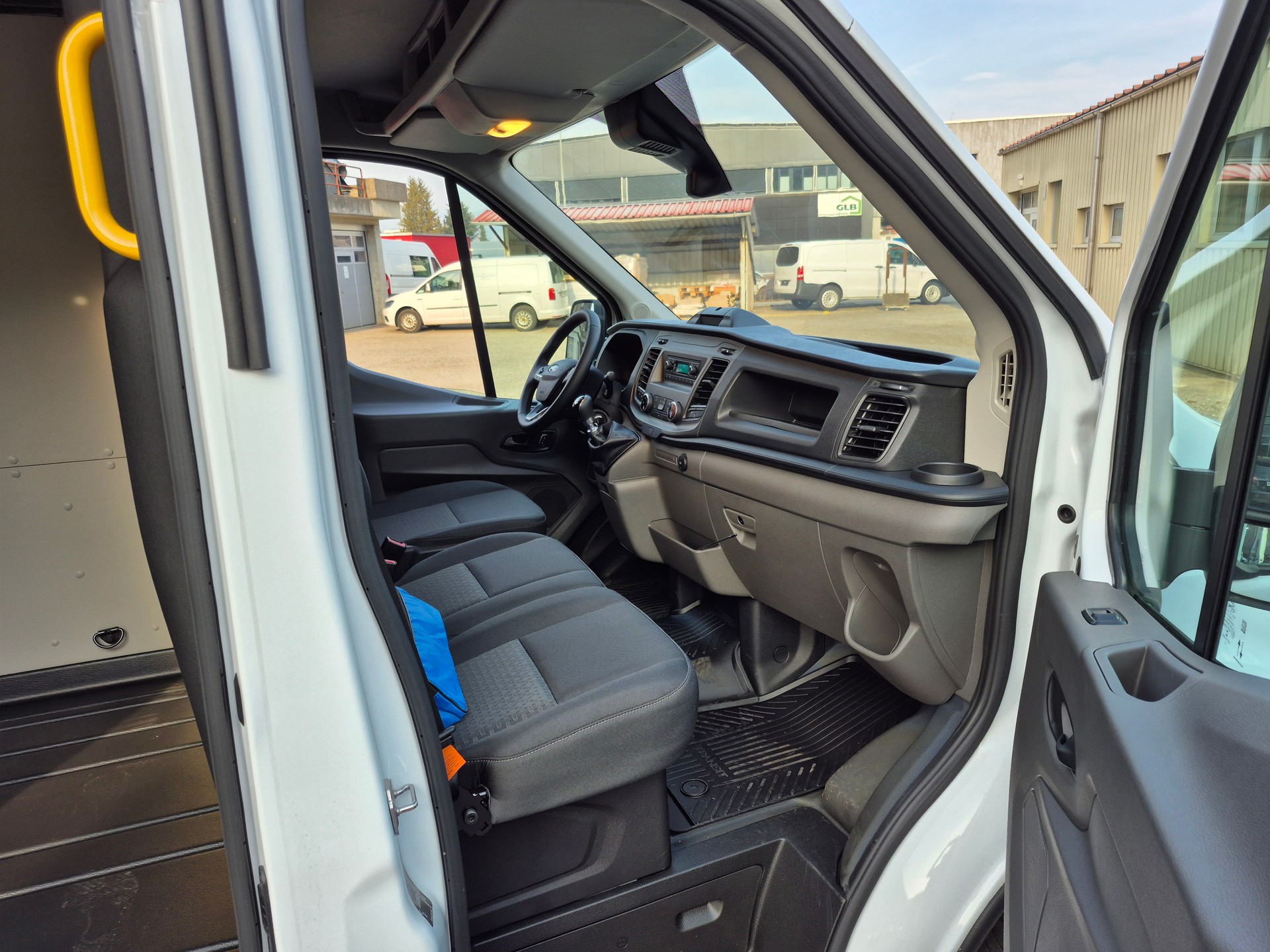 FORD Transit Van 350 L3 Trend 2.0 TDCi 130 FWD-image-12