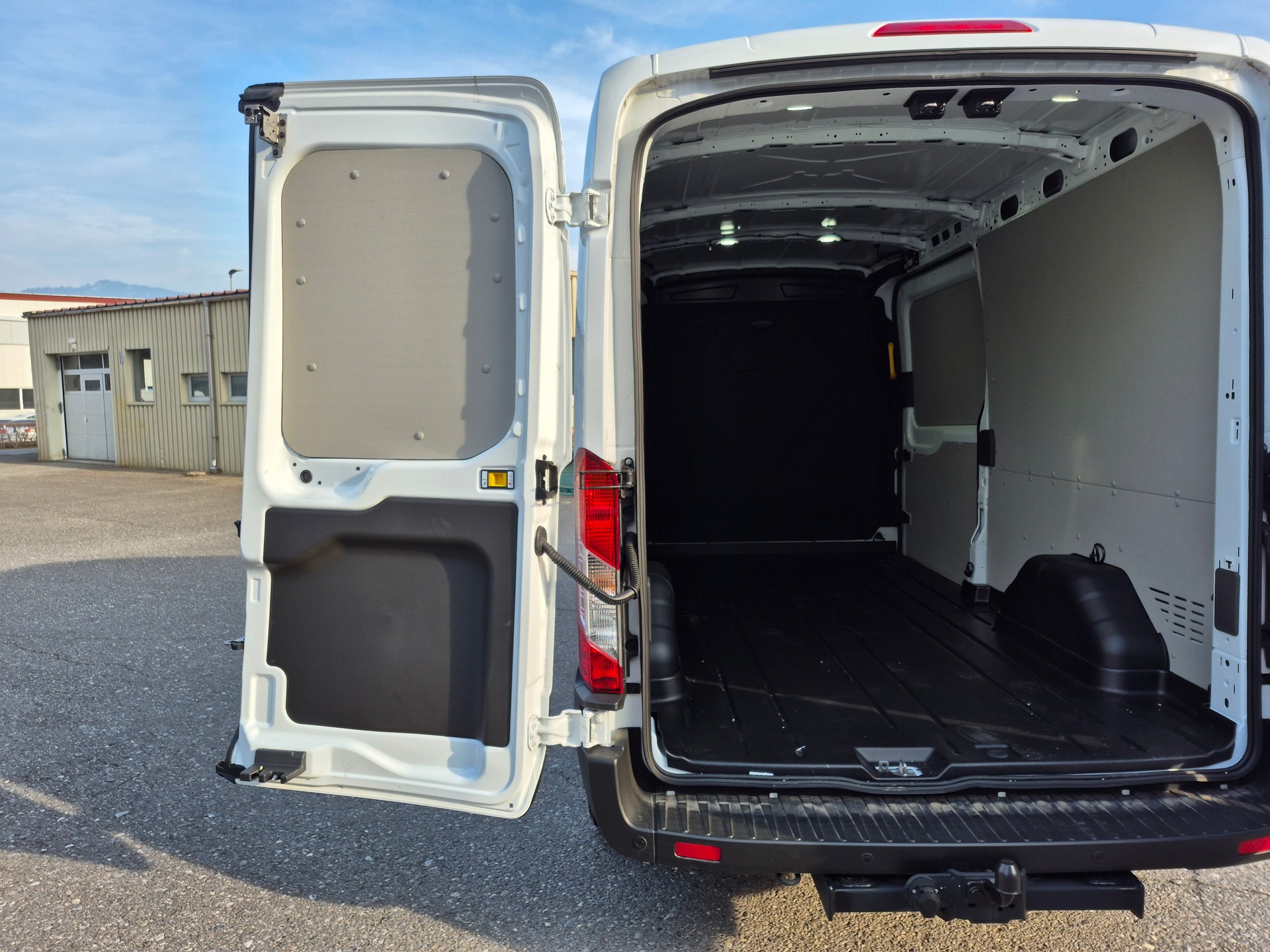 FORD Transit Van 350 L3 Trend 2.0 TDCi 130 FWD-image-9
