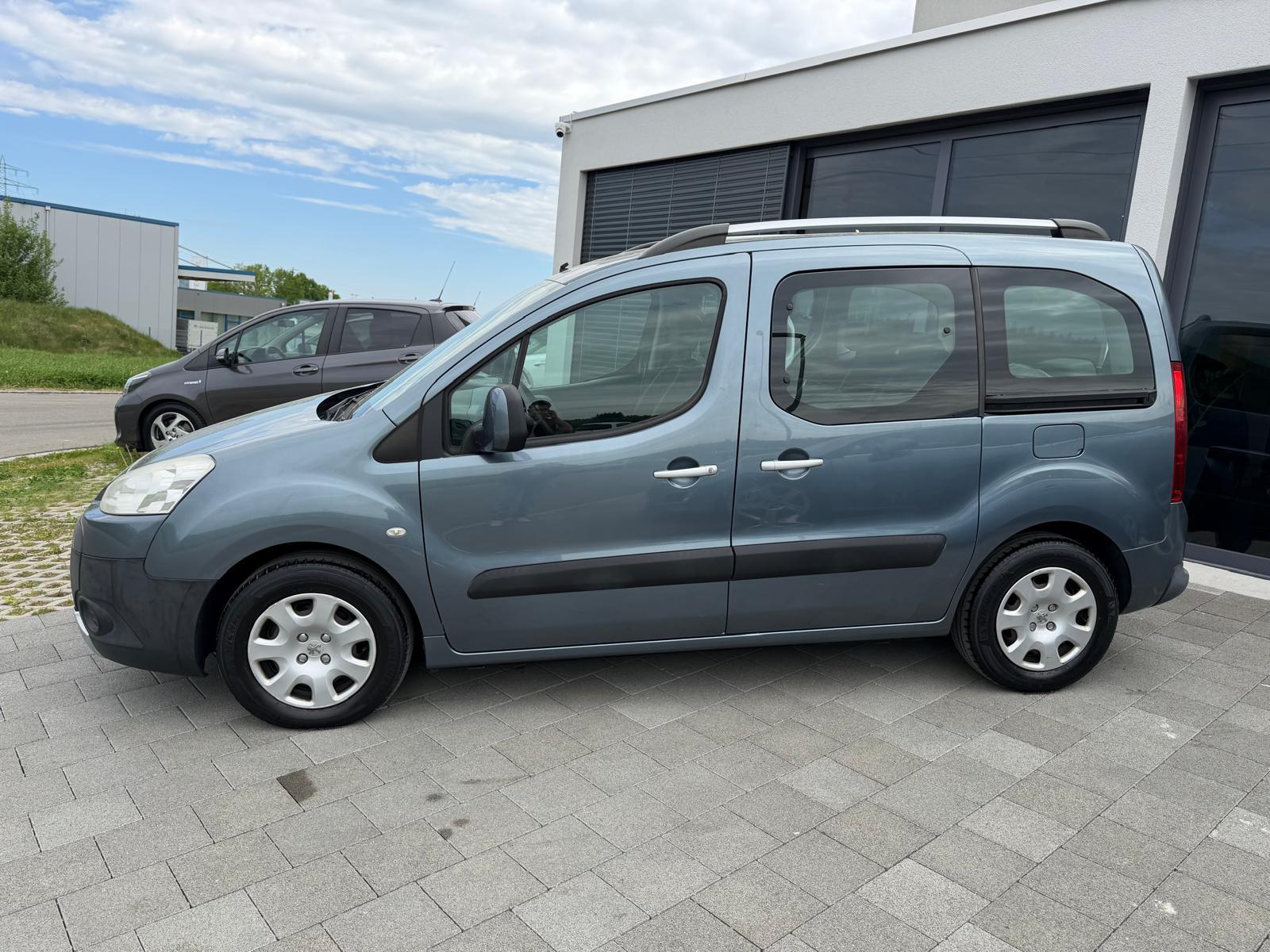 PEUGEOT Partner Tepee 1.6 HDI 92 Trendy 7P-image-21