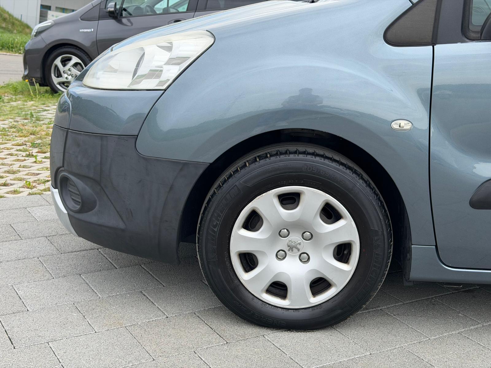 PEUGEOT Partner Tepee 1.6 HDI 92 Trendy 7P-image-20