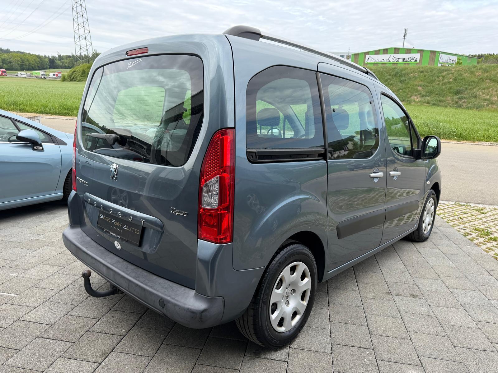 PEUGEOT Partner Tepee 1.6 HDI 92 Trendy 7P-image-6