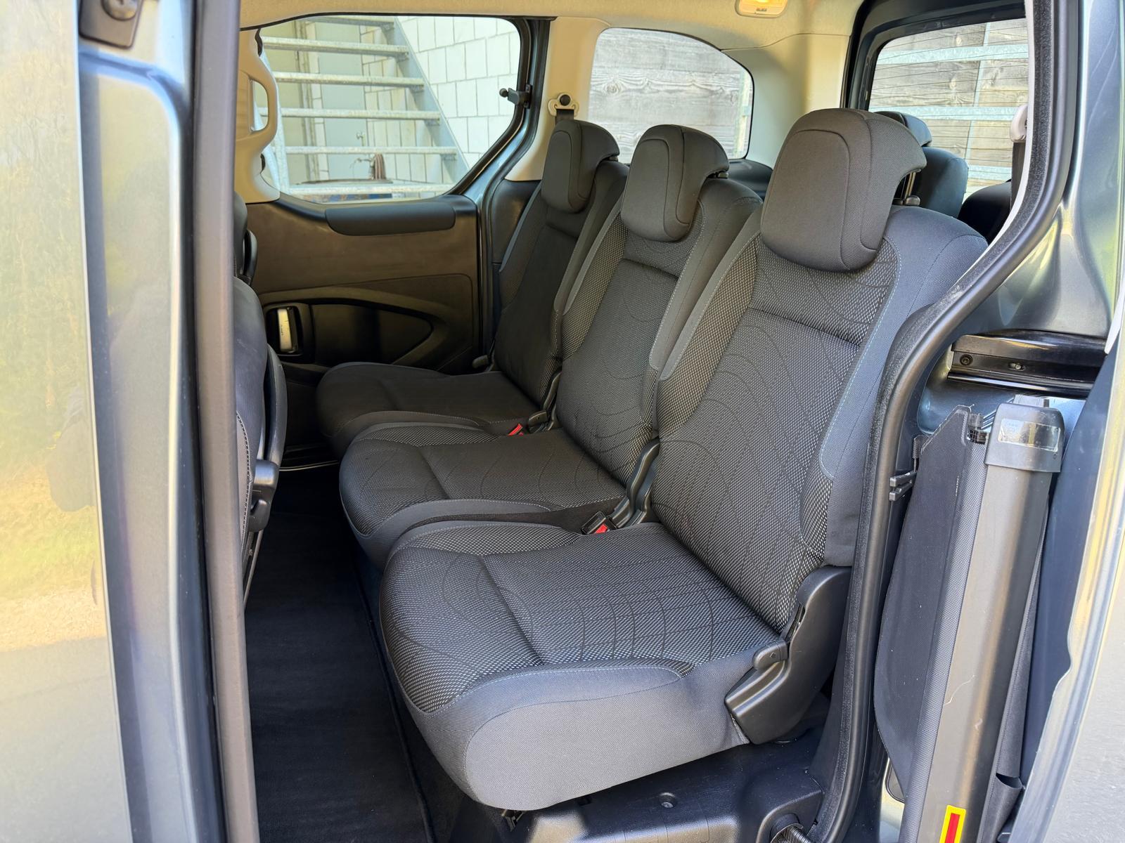 PEUGEOT Partner Tepee 1.6 HDI 92 Trendy 7P-image-19