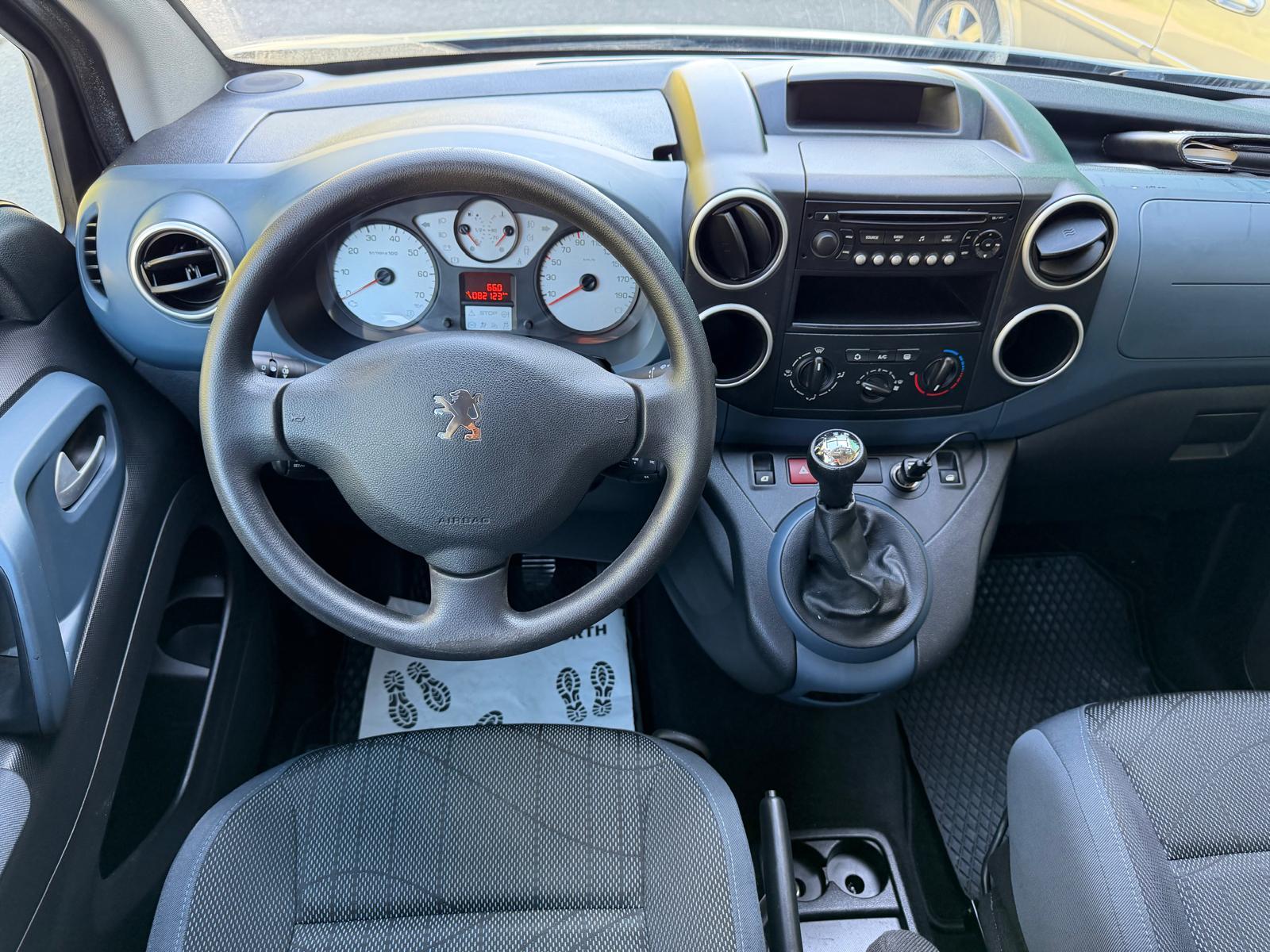 PEUGEOT Partner Tepee 1.6 HDI 92 Trendy 7P-image-9