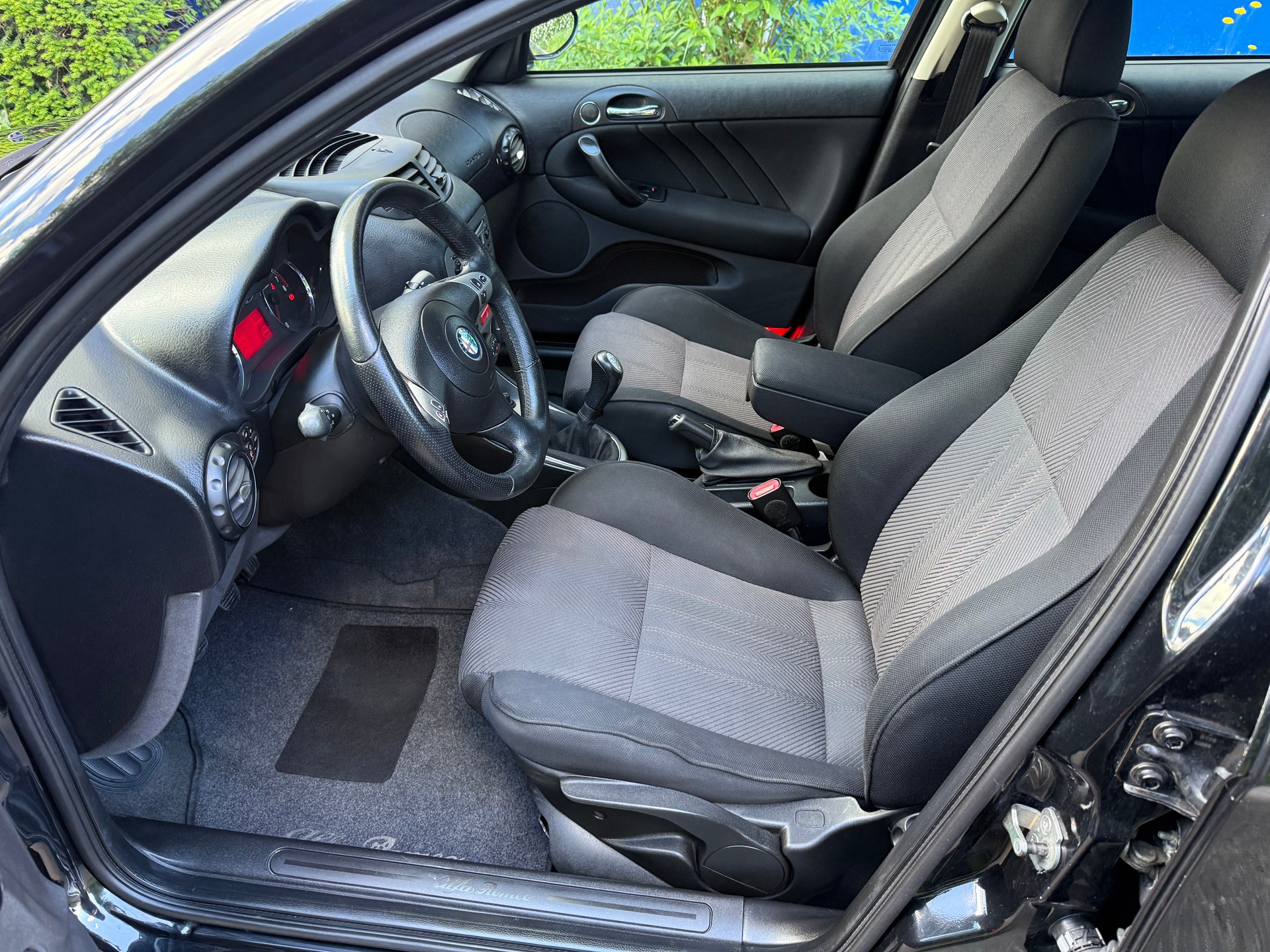 ALFA ROMEO 147 1.6 TS 16V Distinctive-image-7