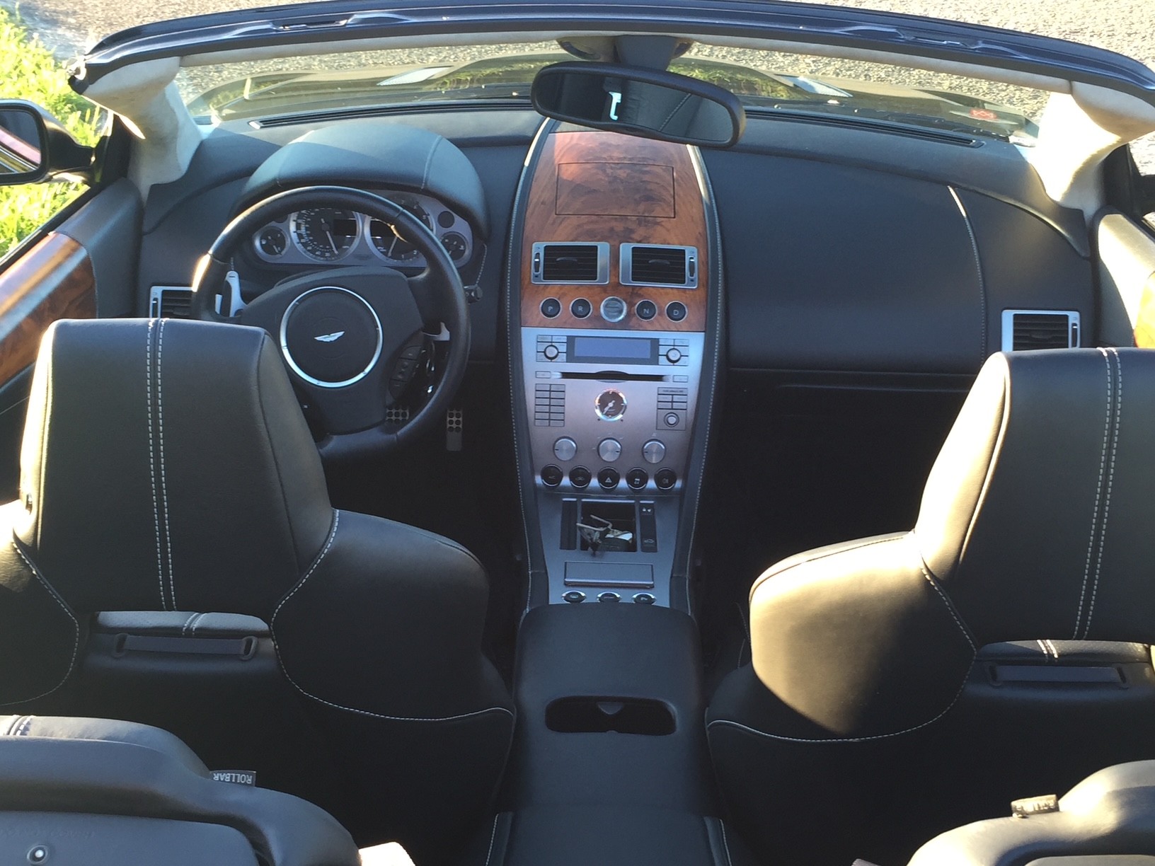 ASTON MARTIN Volante-image-2