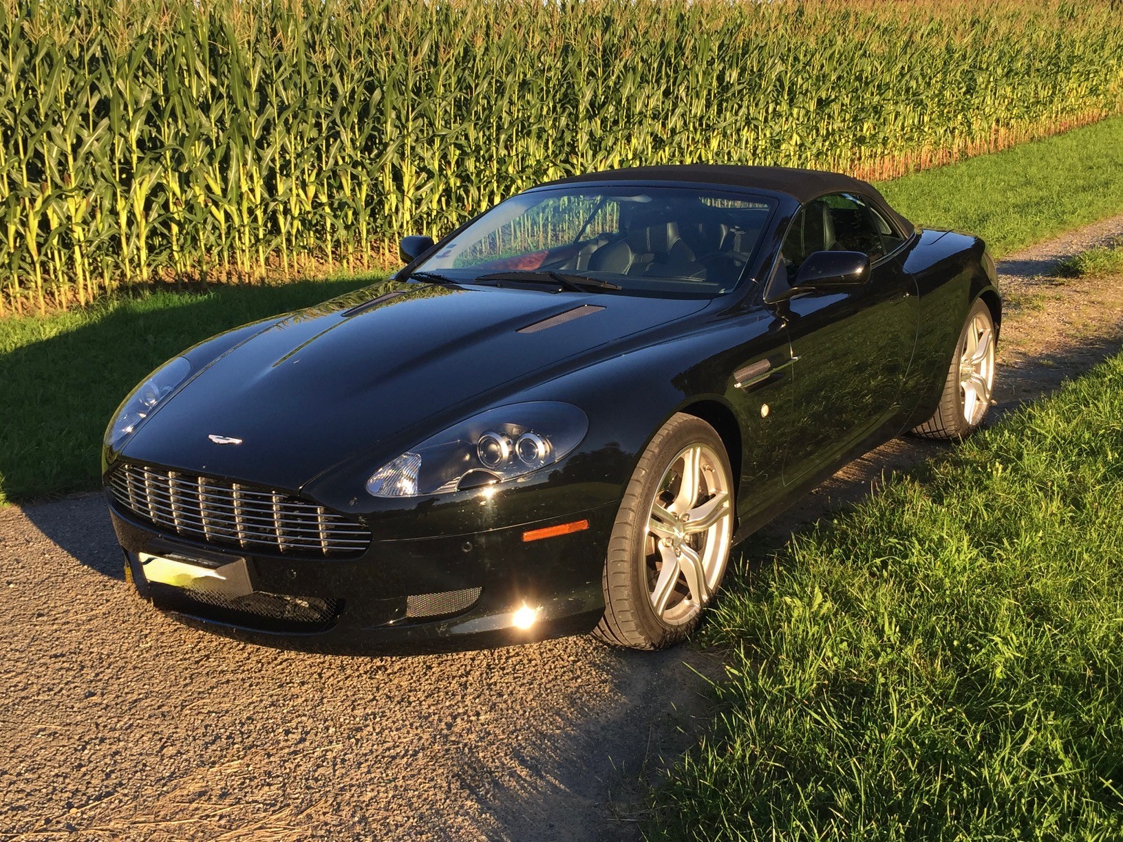 ASTON MARTIN Volante-image-1