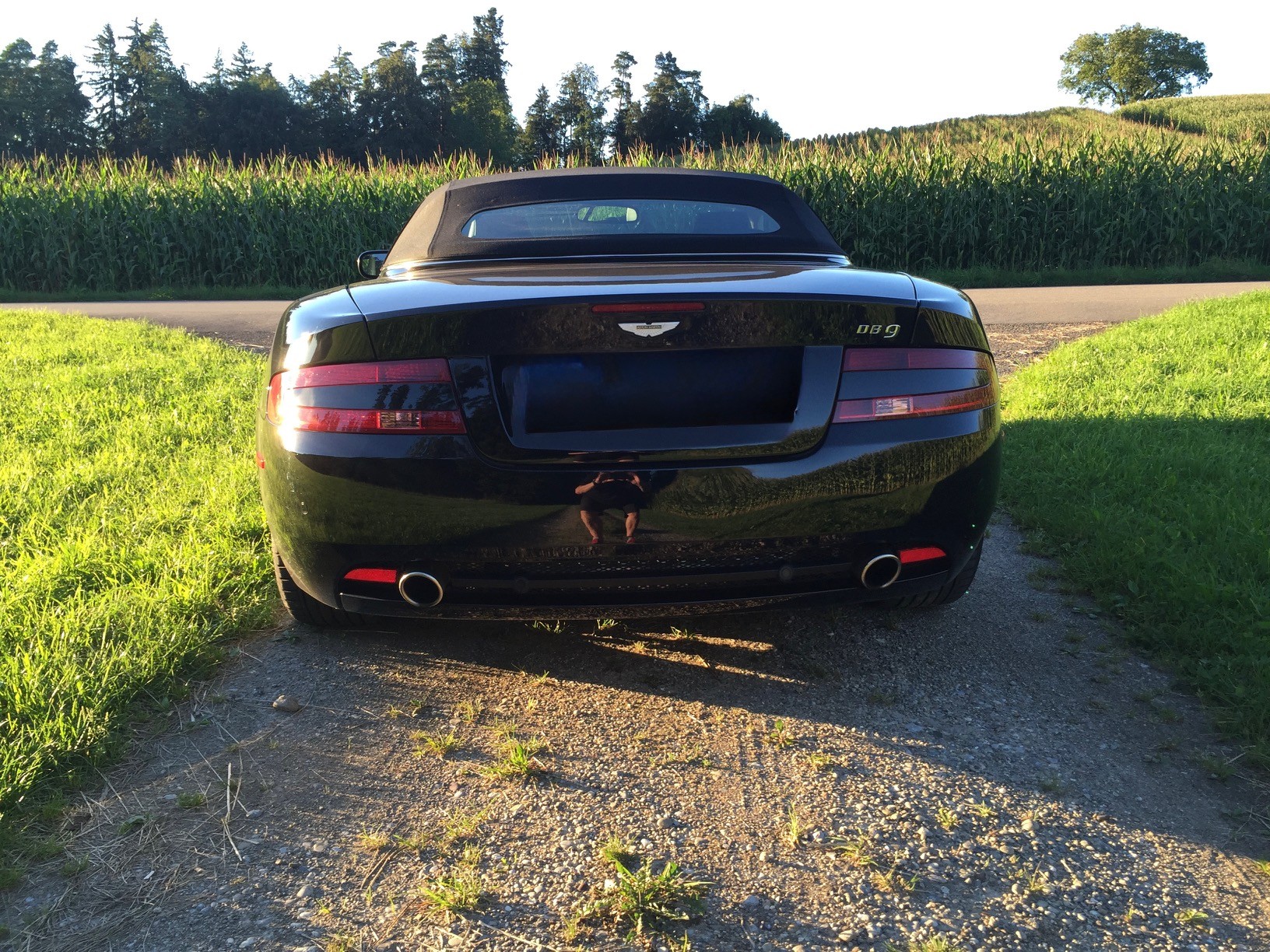 ASTON MARTIN Volante-image-3
