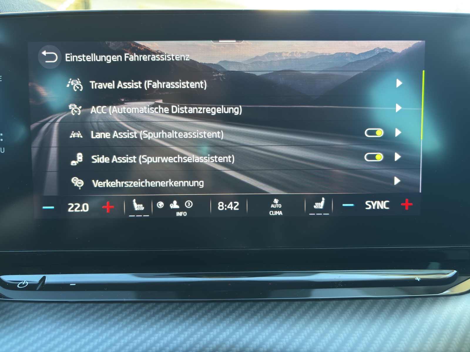SKODA Octavia Combi 2.0 TDI DSG RS 4x4 mit AHK Vorbereitung, Head-Up Display & elektr. Heckklappe-image-25