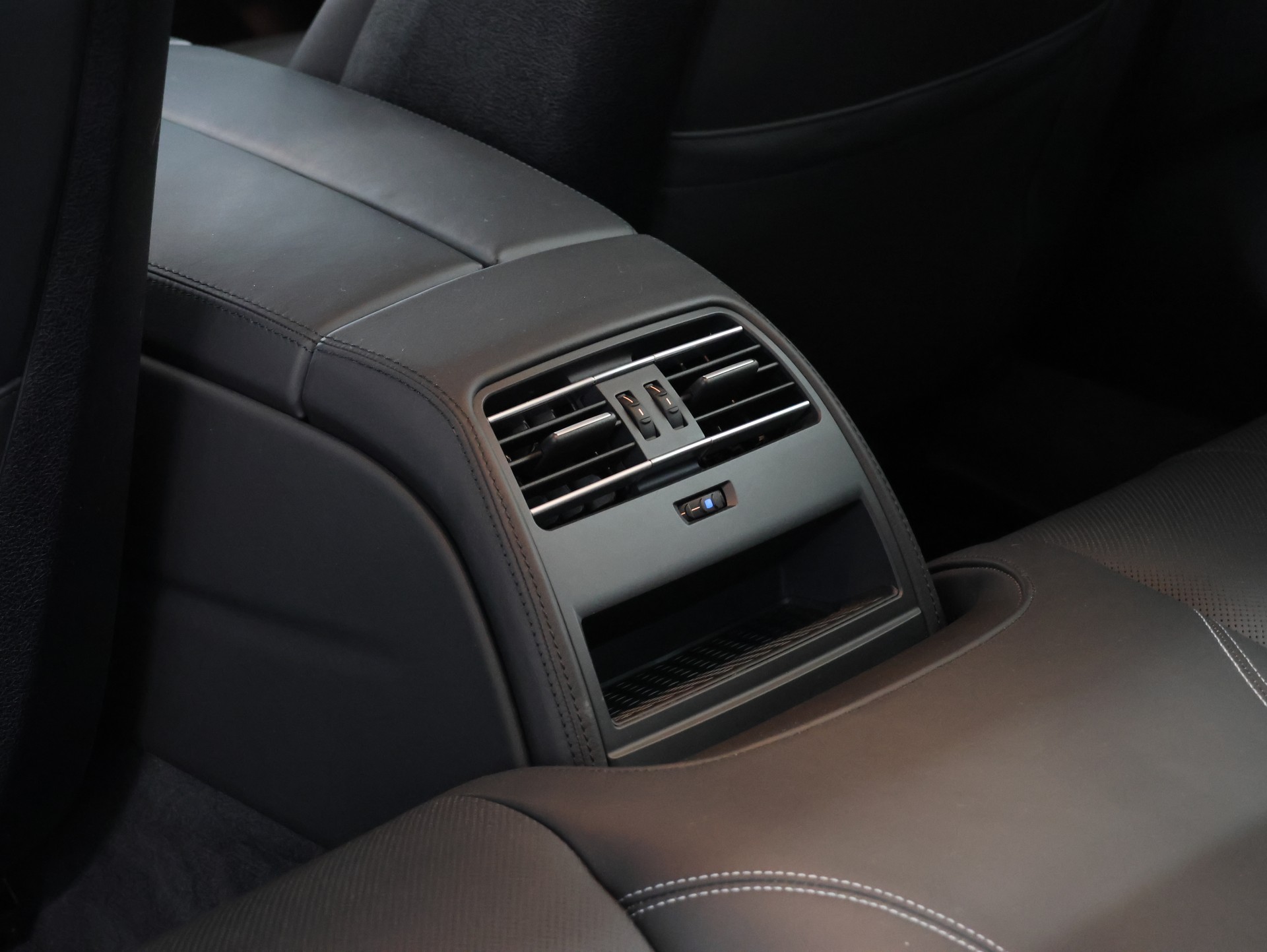 BMW BMW M6 Gran Coupe Drivelogic *Carbon-Keramik-Bremsanlage* Massagesitze * Carbon-Interieur*-image-33