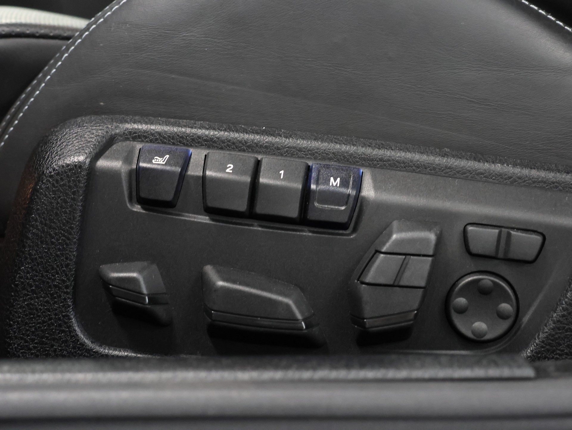 BMW BMW M6 Gran Coupe Drivelogic *Carbon-Keramik-Bremsanlage* Massagesitze * Carbon-Interieur*-image-20