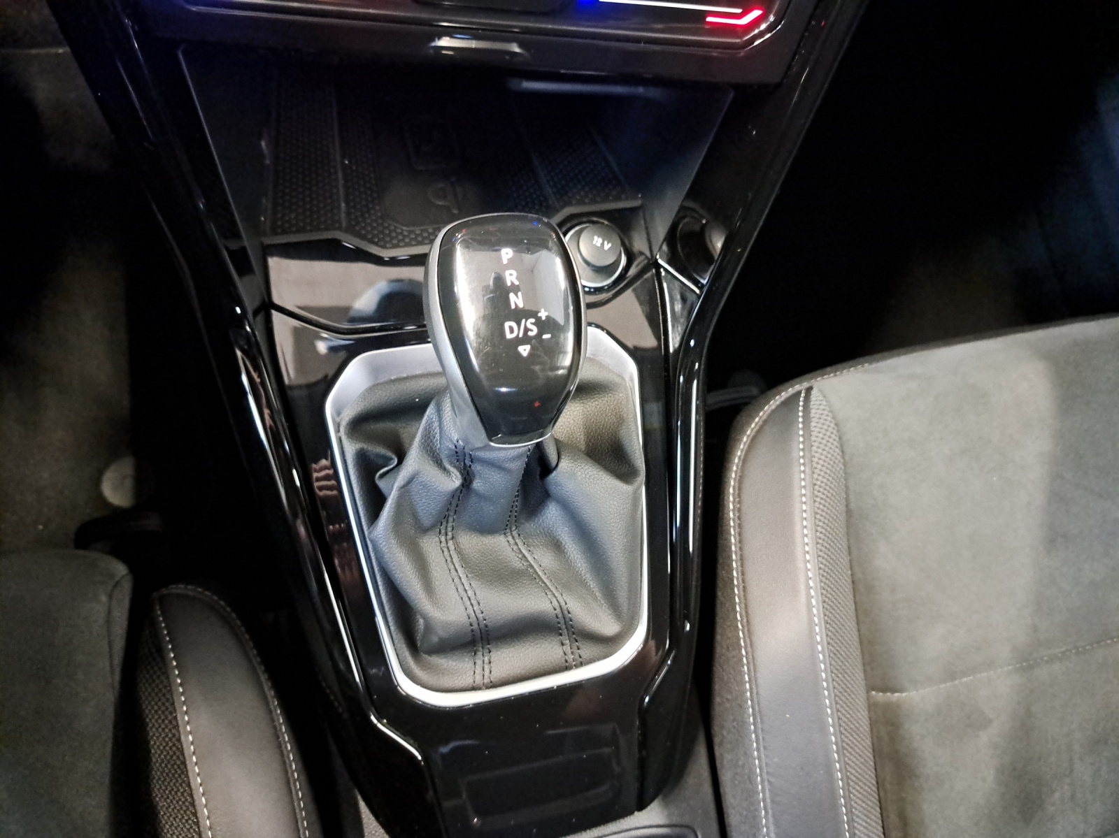 VW T-Roc 1.5 TSI R-Line DSG-image-12