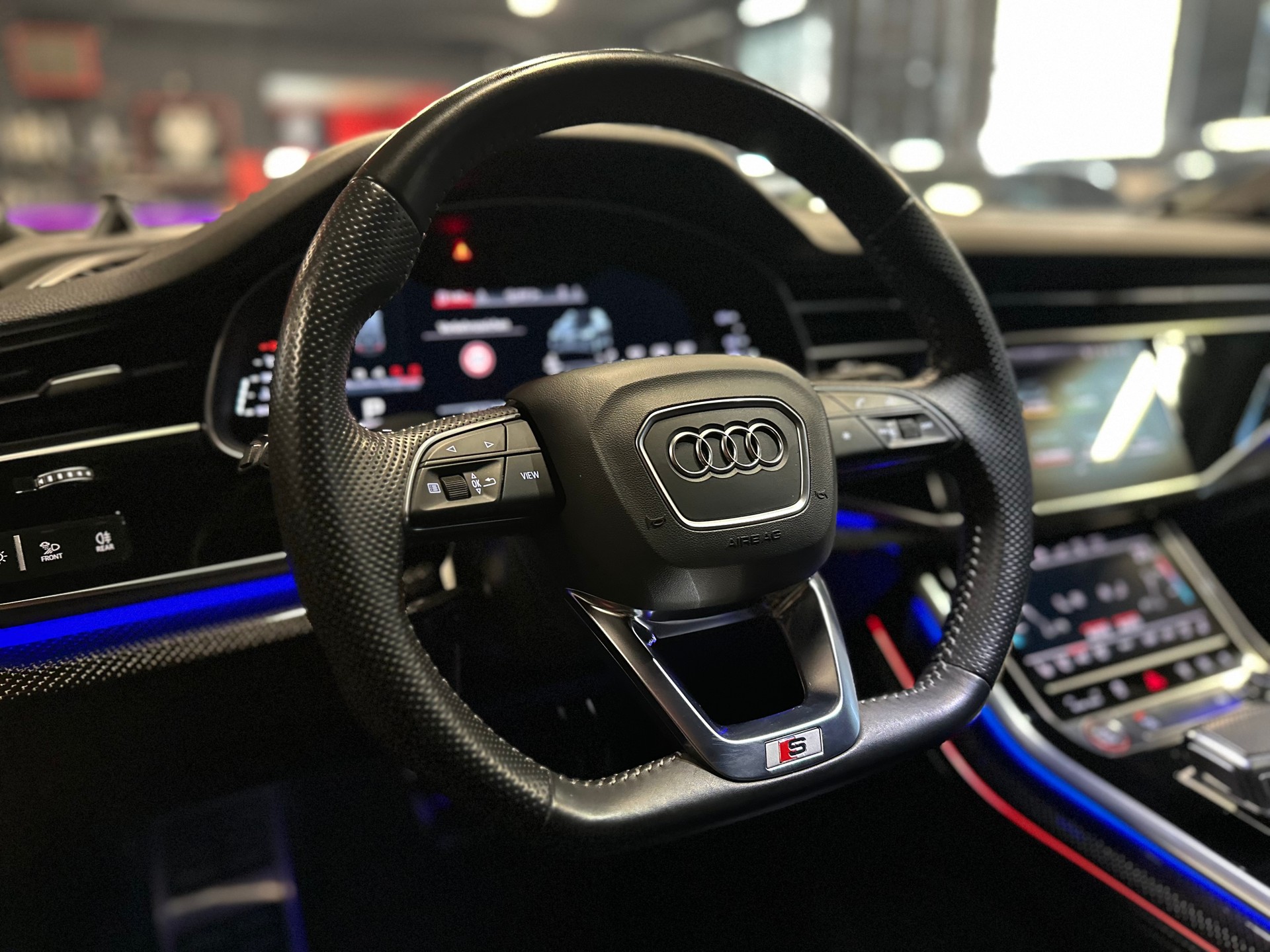 AUDI SQ7 4.0 V8 TDI quattro tiptronic-image-11