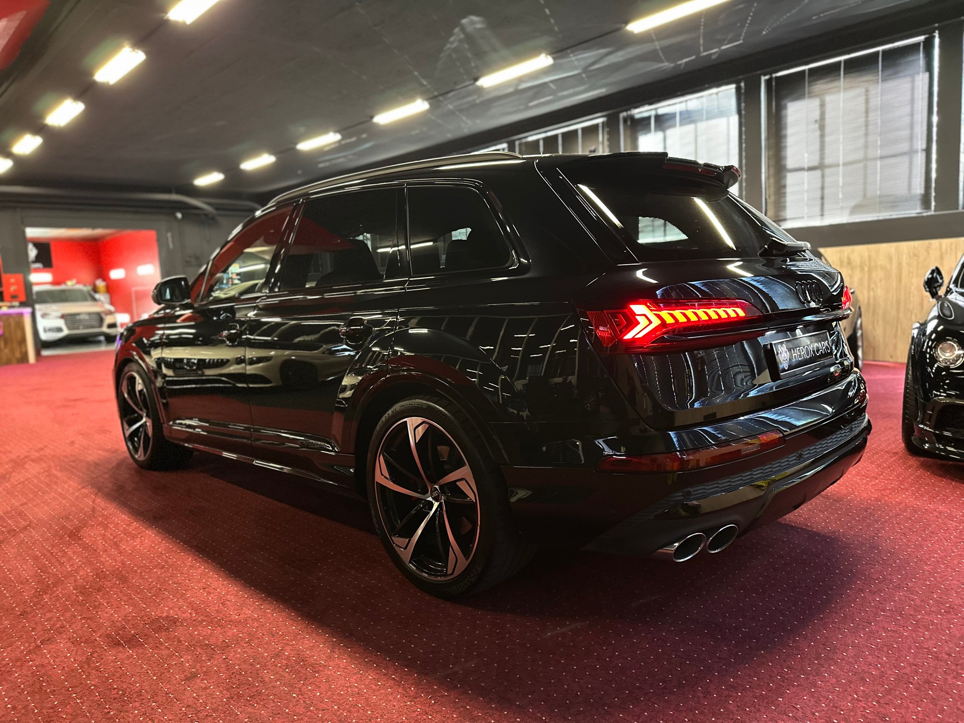 AUDI SQ7 4.0 V8 TDI quattro tiptronic-image-8