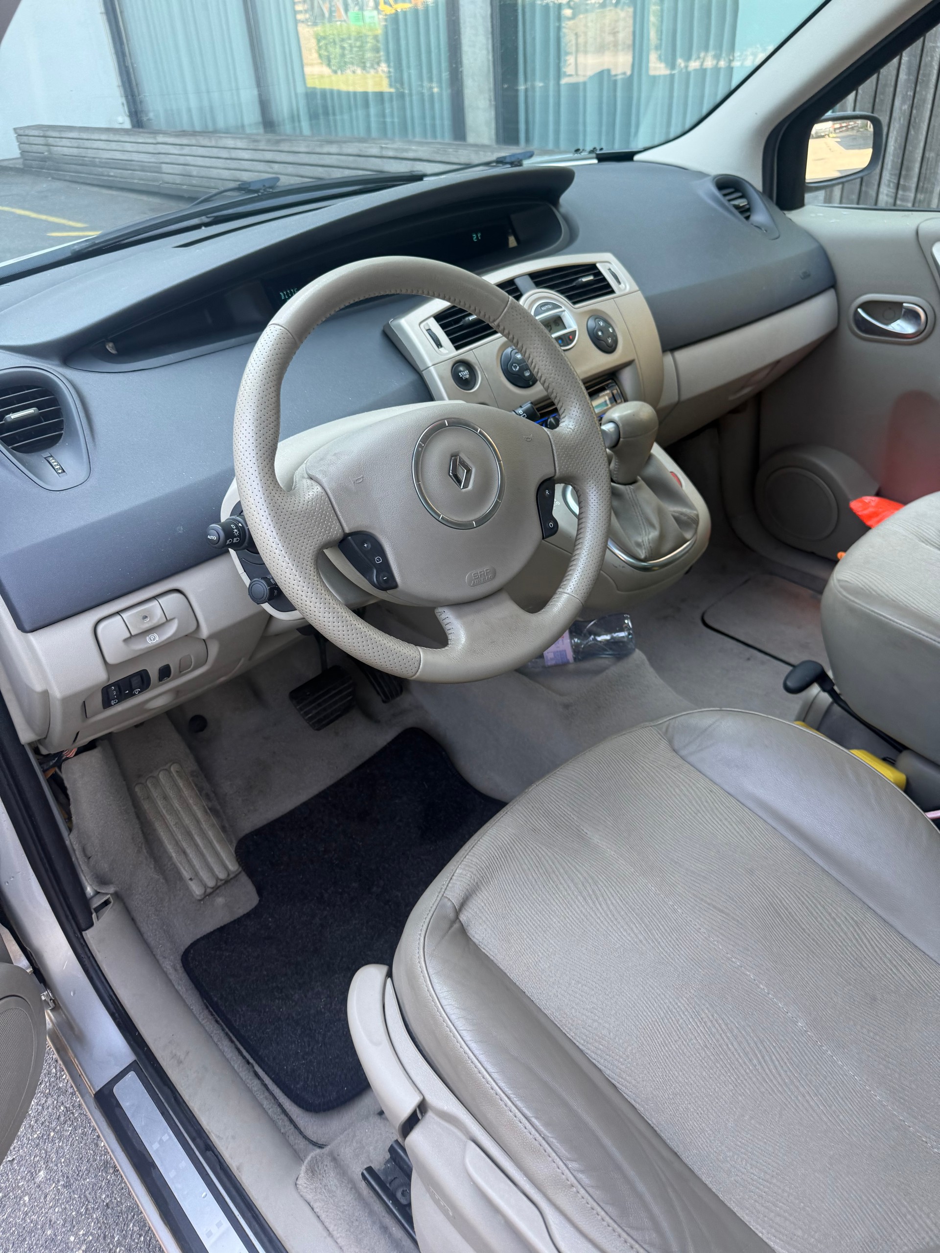 RENAULT Grand Scénic 2.0 16V Dynamique-image-8