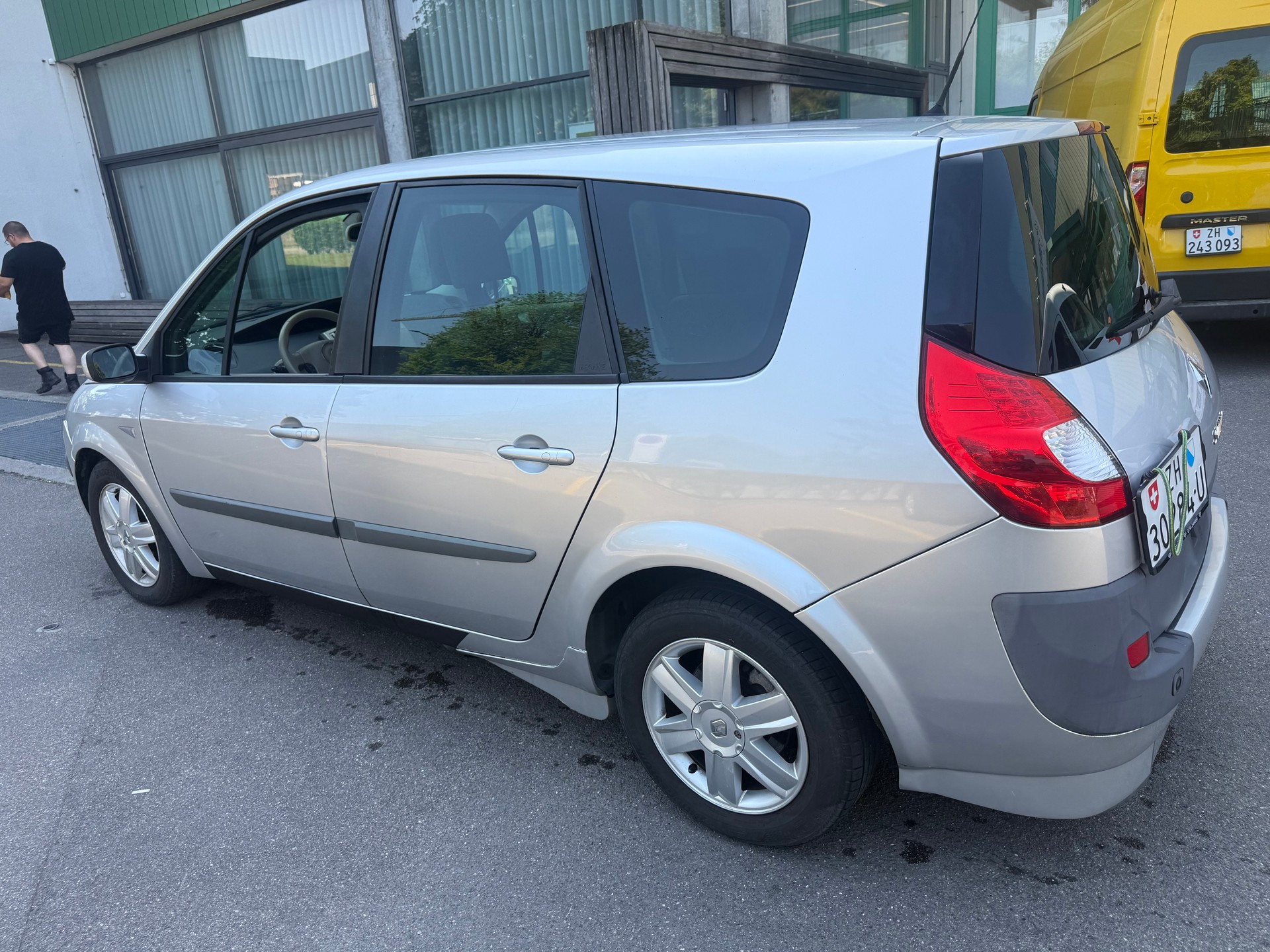 RENAULT Grand Scénic 2.0 16V Dynamique-showroom-element-1