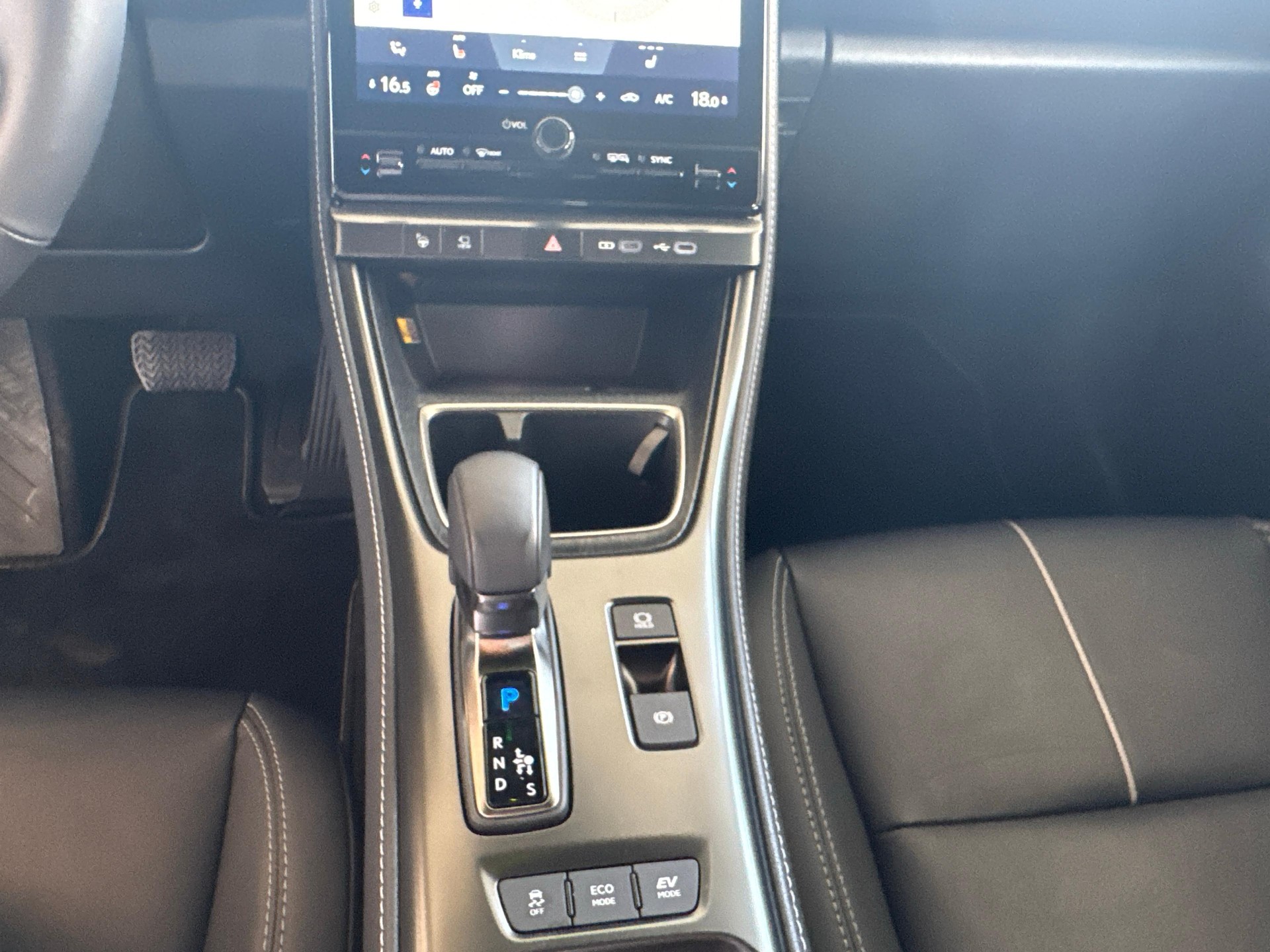 LEXUS LBX 1.5 Hybrid Relax-image-16