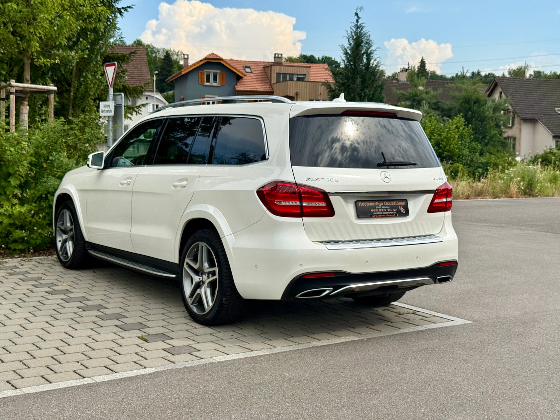 MERCEDES-BENZ GLS 350 d 4Matic 9G-TRONIC-showroom-element-2