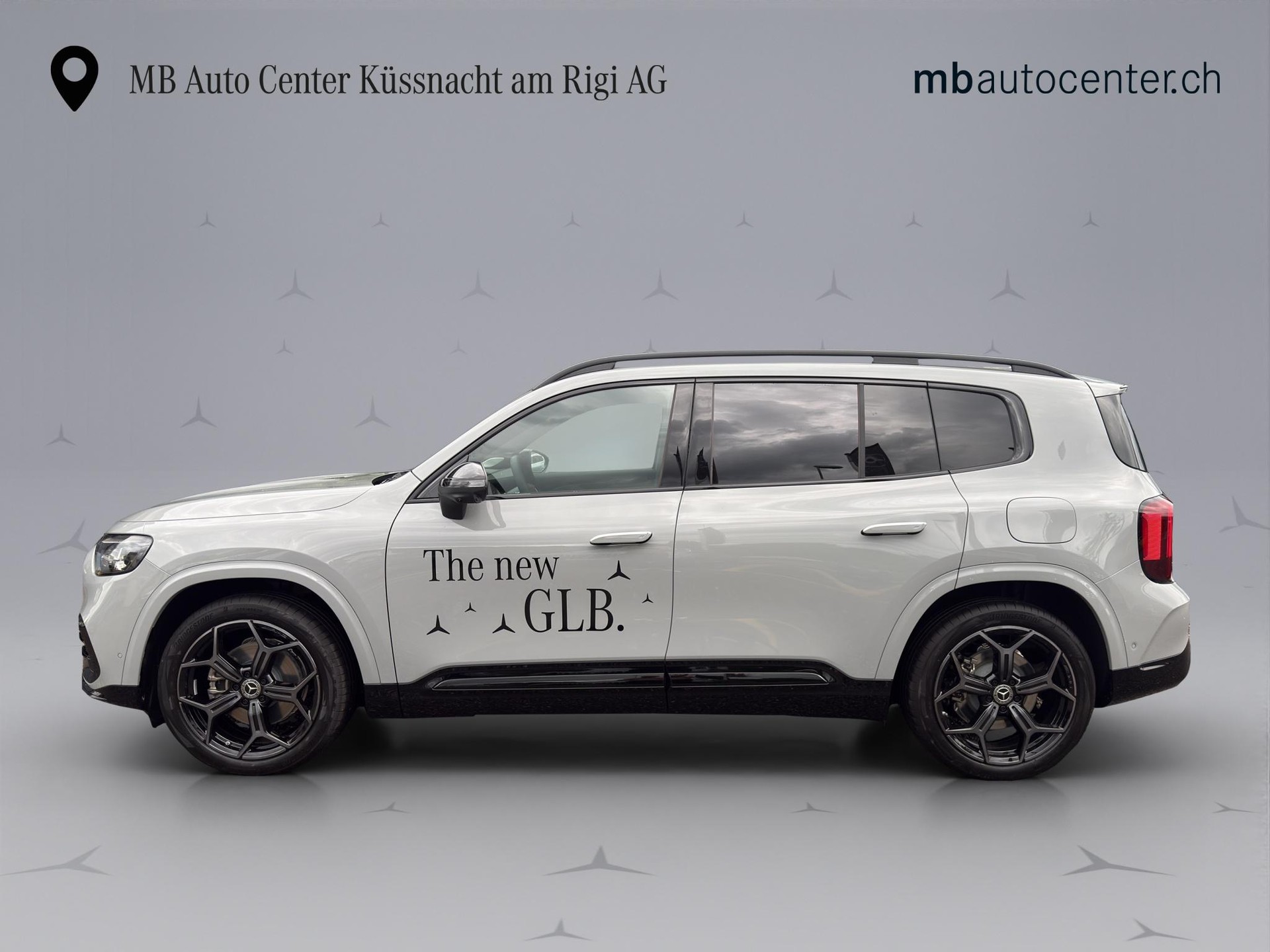 MERCEDES-BENZ GLB 220 4matic-showroom-element-2