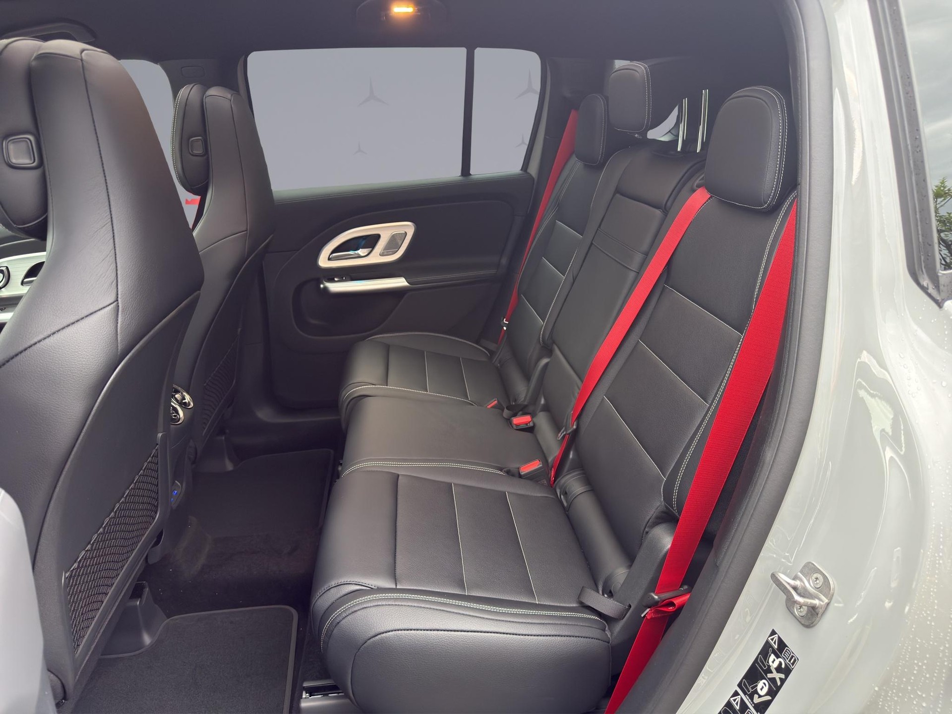 MERCEDES-BENZ GLB 220 4matic-image-11