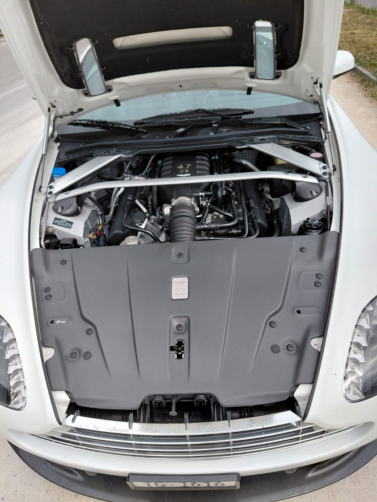 ASTON MARTIN Vantage S R-image-5