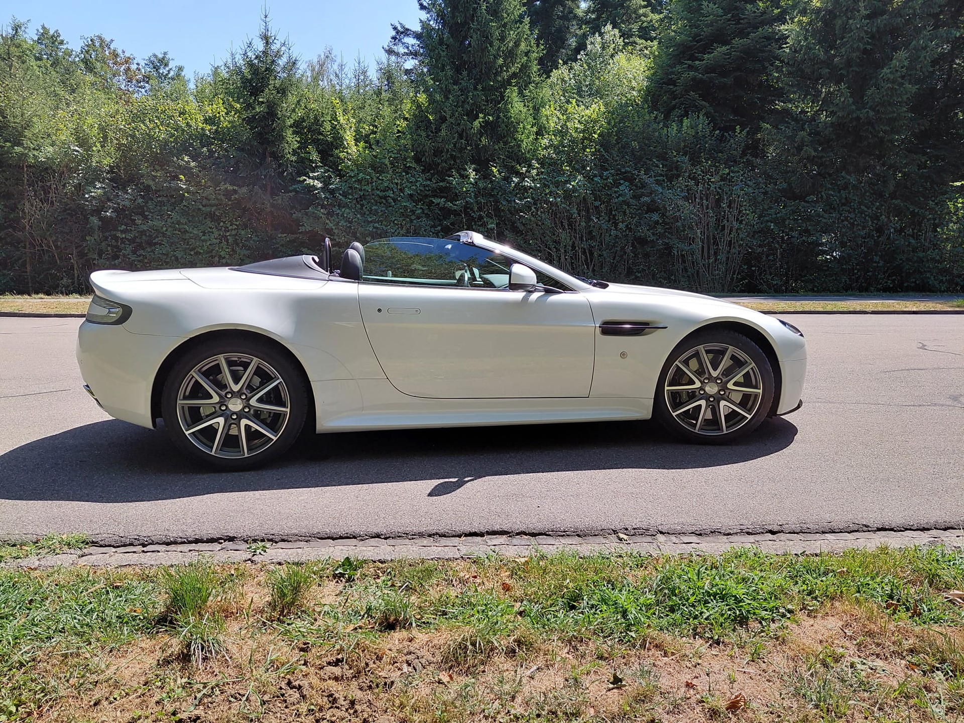 ASTON MARTIN Vantage S R Sportshift Roadster-image-2