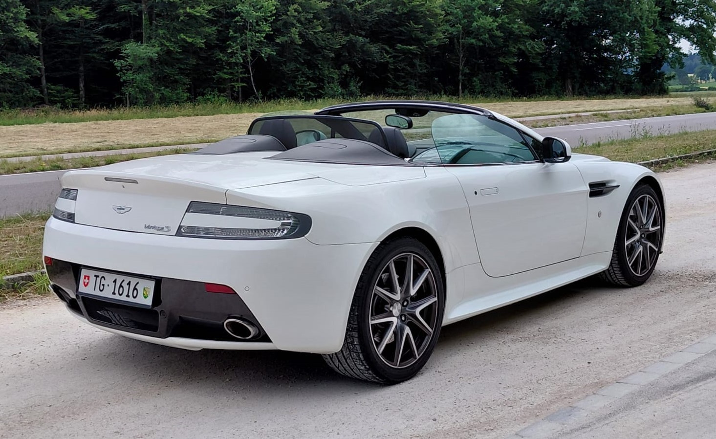 ASTON MARTIN Vantage S R-image-1
