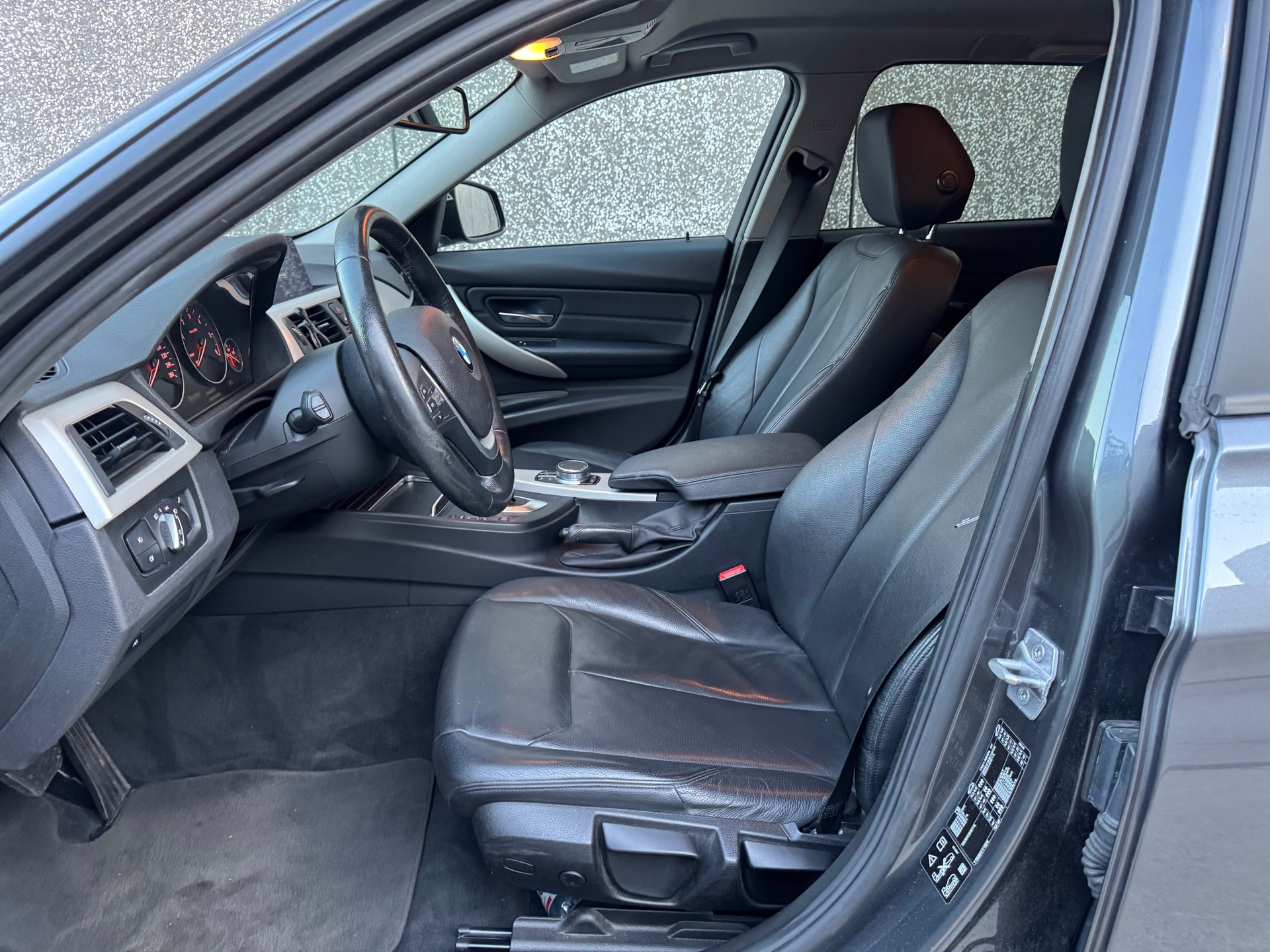 BMW 320d xDrive Touring Sport Line Steptronic-image-11
