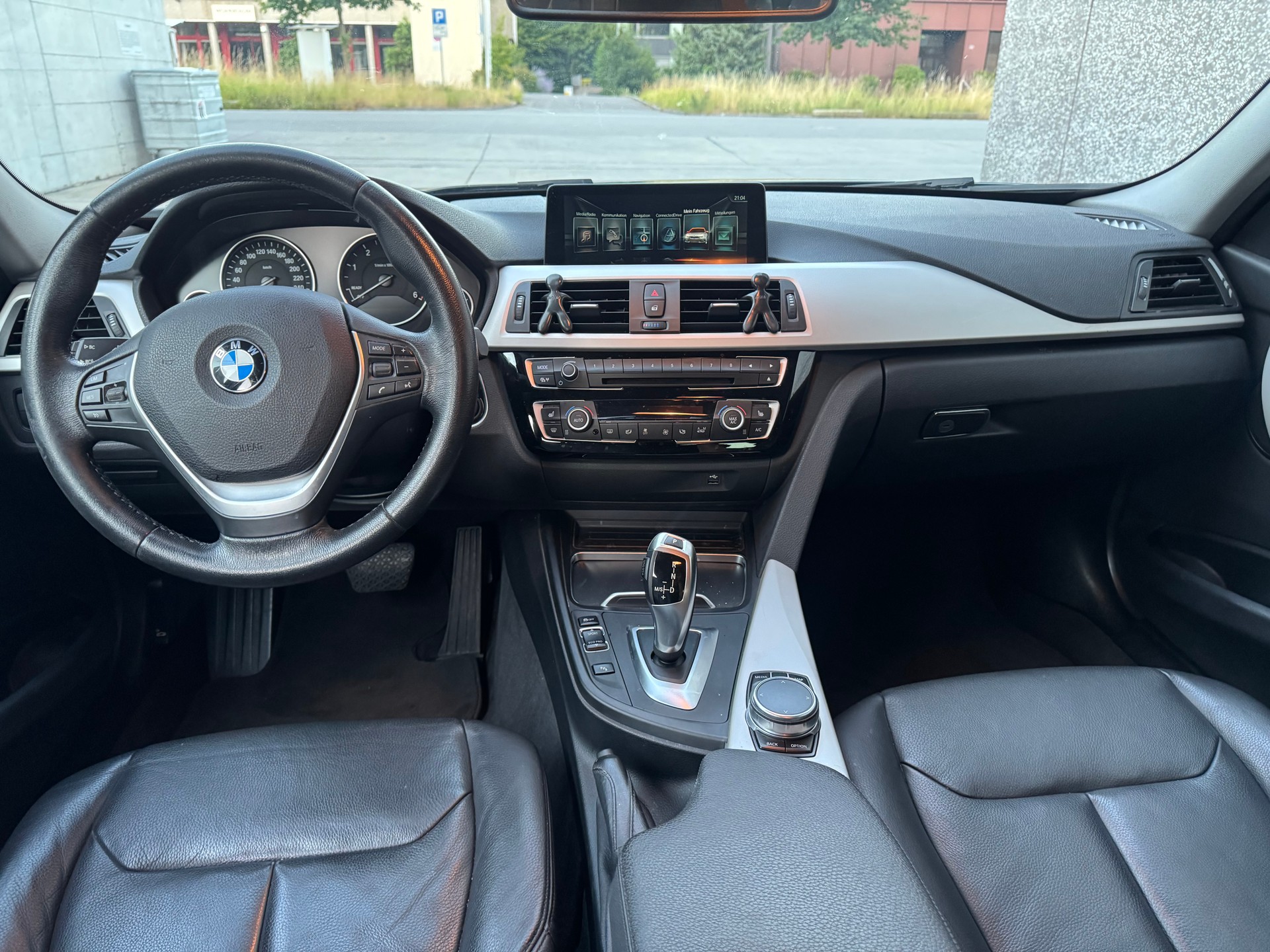 BMW 320d xDrive Touring Sport Line Steptronic-image-9