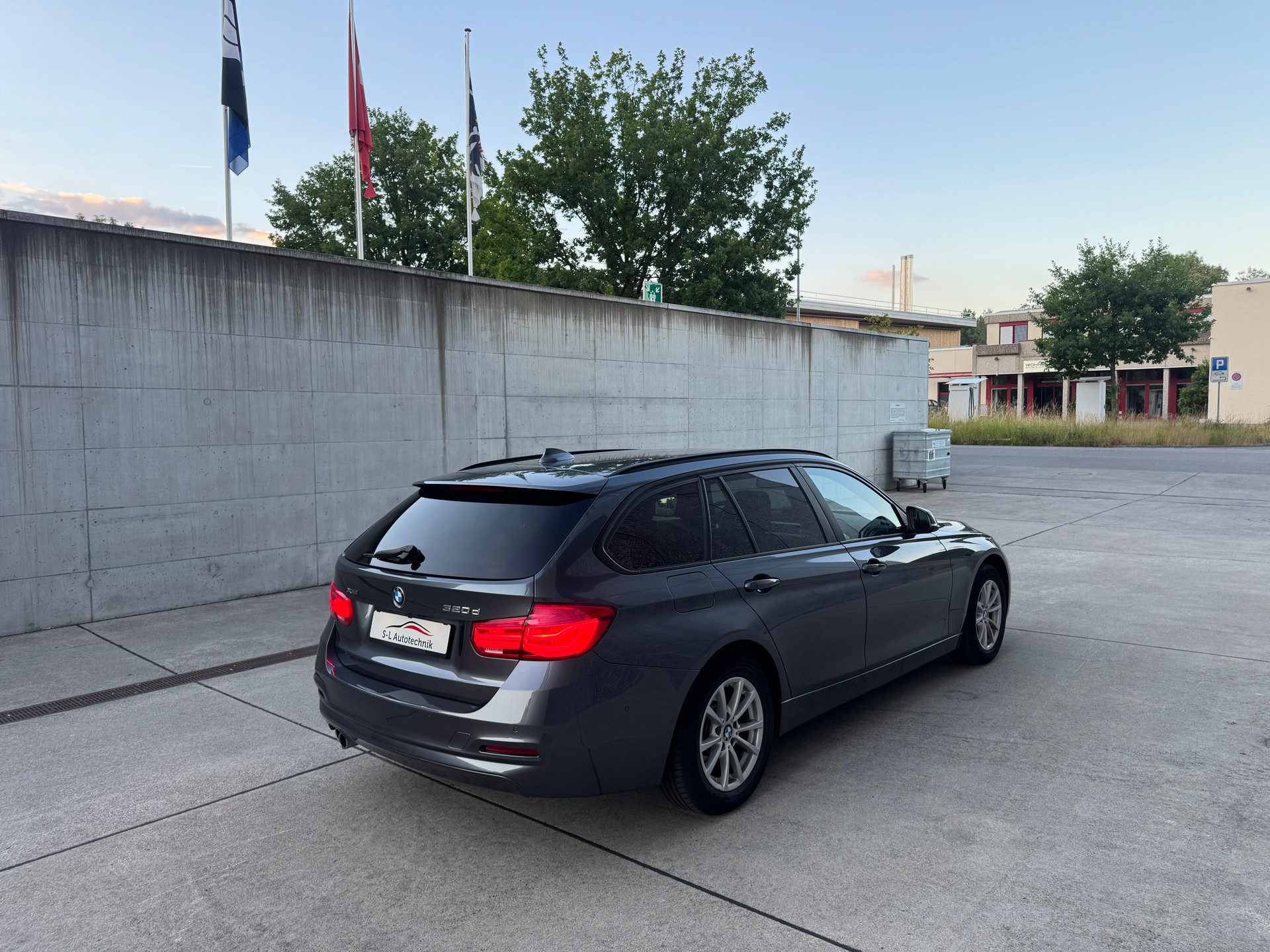 BMW 320d xDrive Touring Sport Line Steptronic-image-6