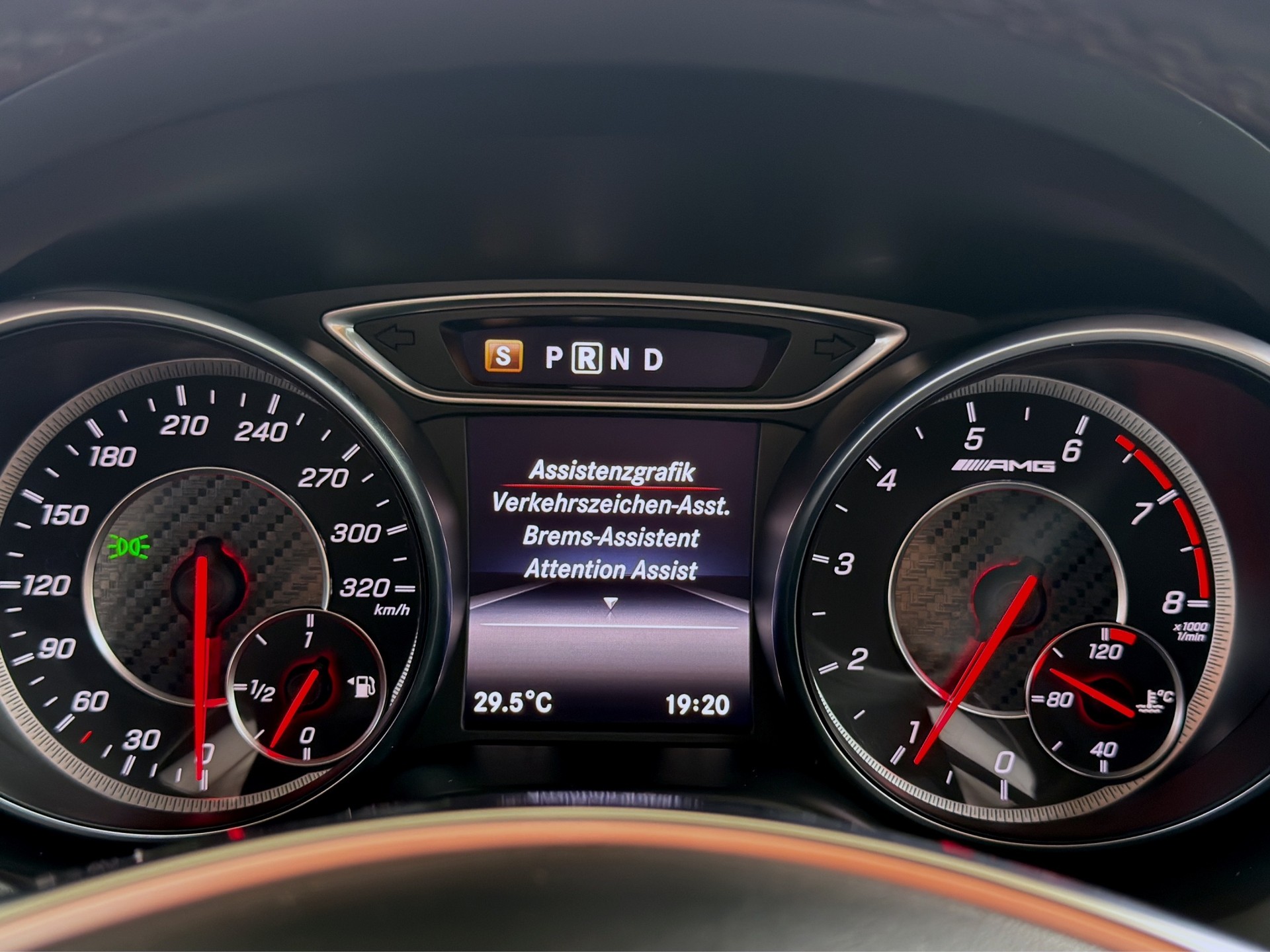 MERCEDES-BENZ GLA 45 AMG Yellow Night Edition 4Matic 7G-DCT Frisch ab MFK,1 Jahr oder 20000km Garantie auf Motor und Getriebe inkl.*-image-19