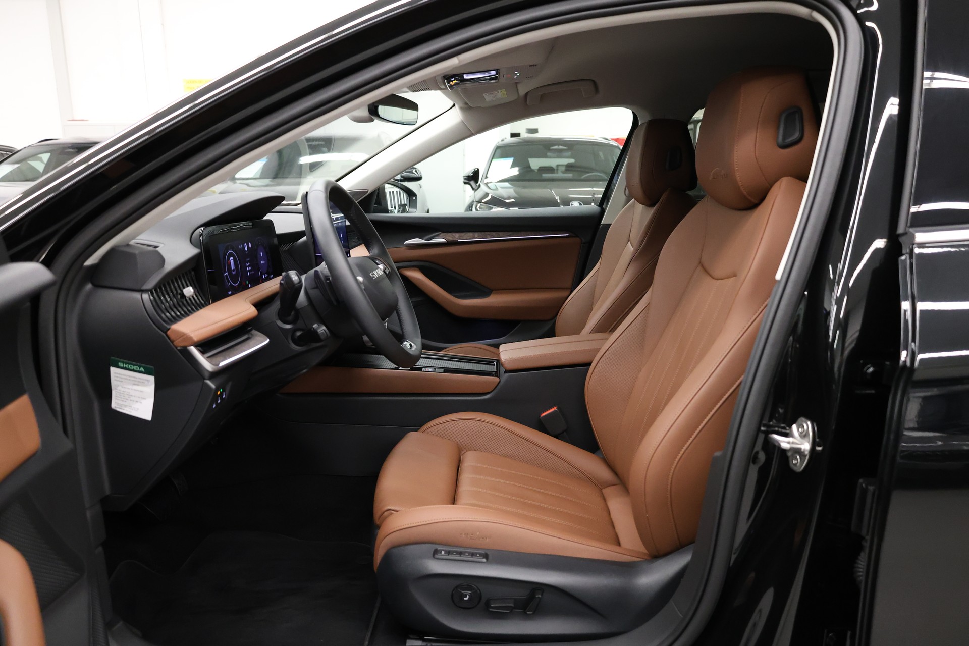 SKODA Superb Combi 2.0 TDI L & K 4x4 DSG-image-16