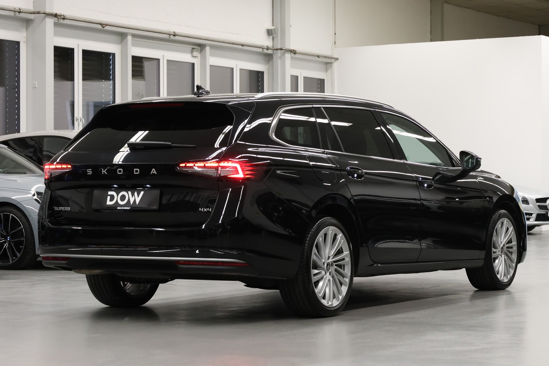 SKODA Superb Combi 2.0 TDI L & K 4x4 DSG-image-6