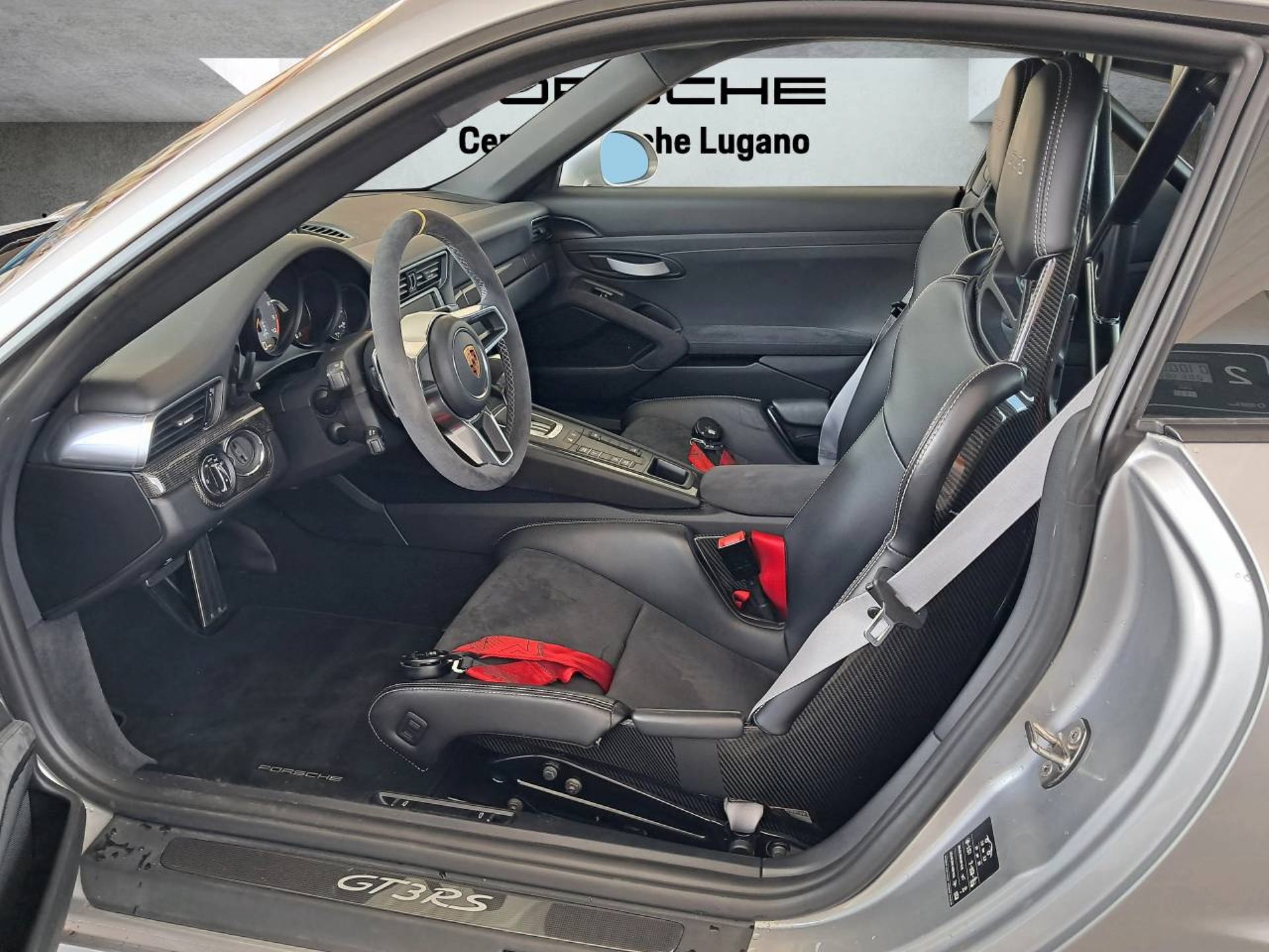 PORSCHE 911 GT3 RS-showroom-element-3