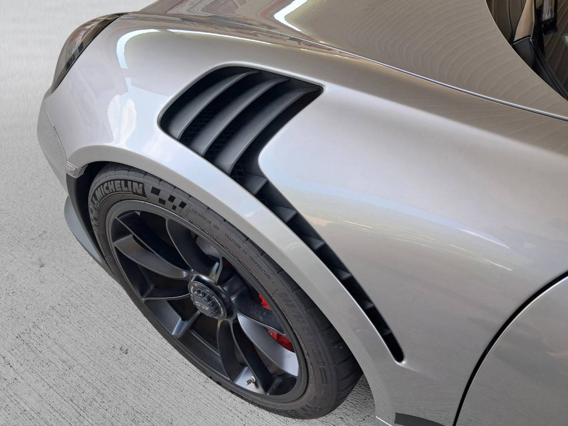 PORSCHE 911 GT3 RS-image-14