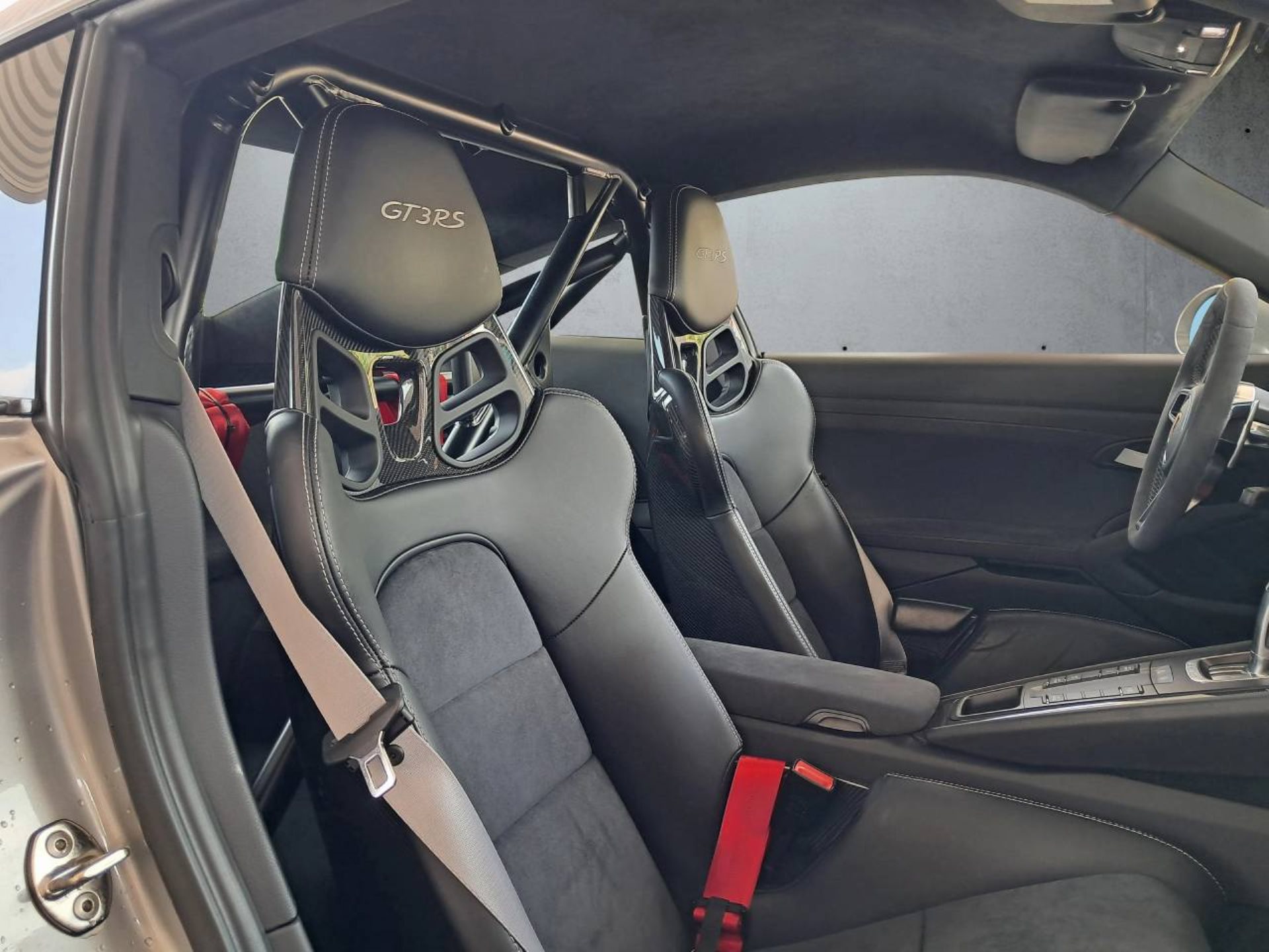 PORSCHE 911 GT3 RS-image-17