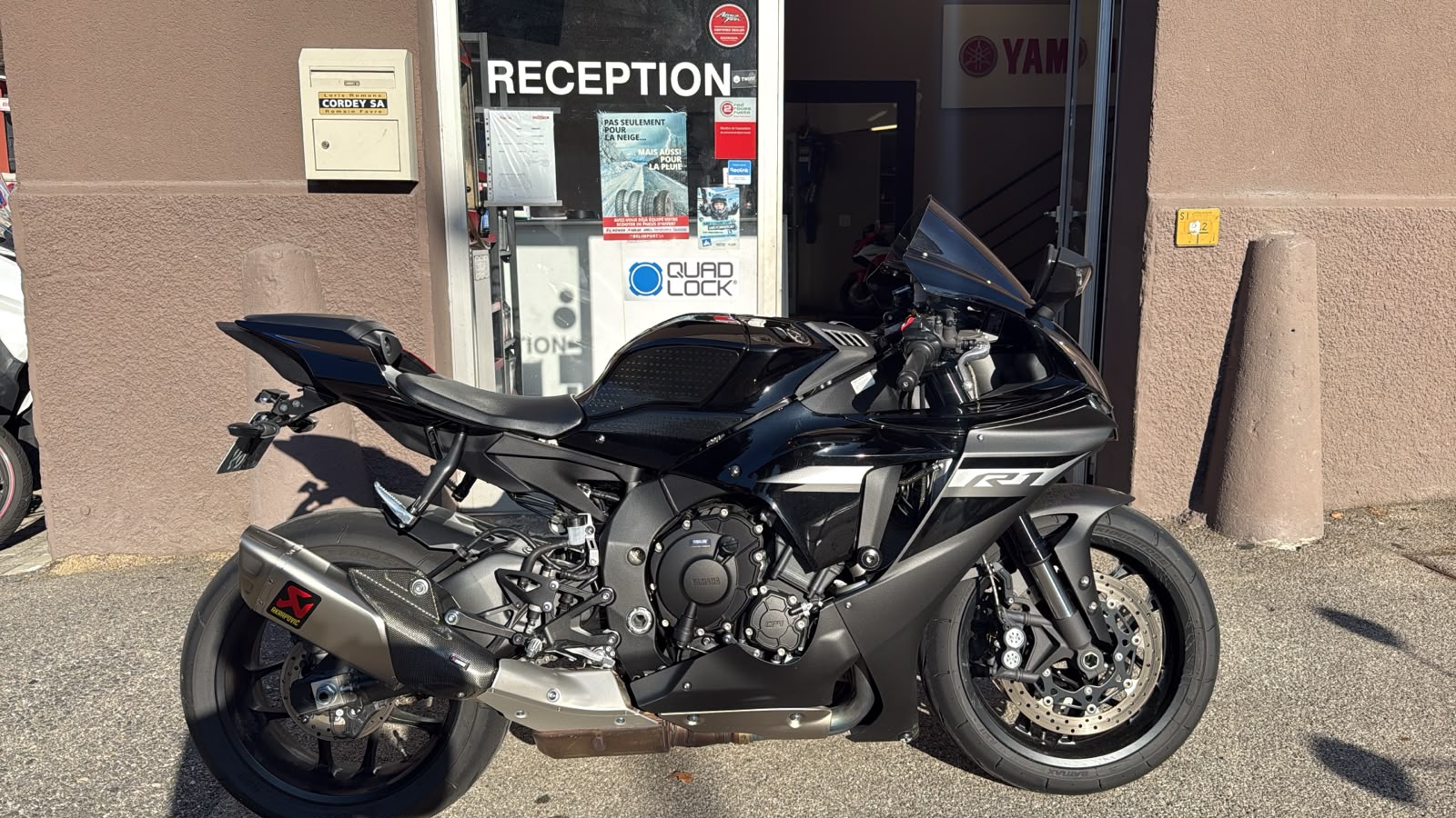 YAMAHA YZF-R1 ABS-showroom-element-1