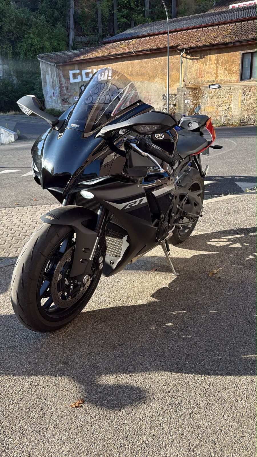 YAMAHA YZF-R1 ABS-showroom-element-3
