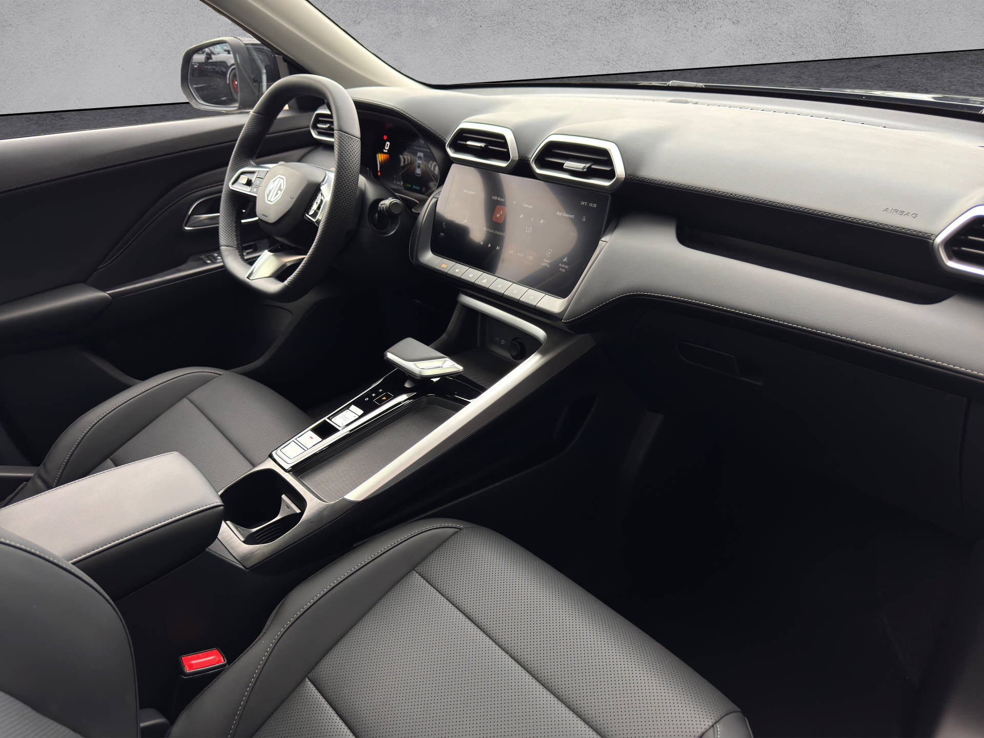 MG ZS 1.5 Hybrid+ Luxury Sunroof-image-13