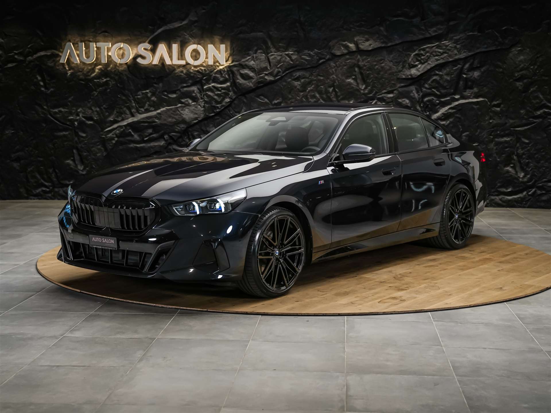 BMW 520d xDrive M Sport Steptronic *ALL BLACK*21" Felgen*M-Fahrwerk*
