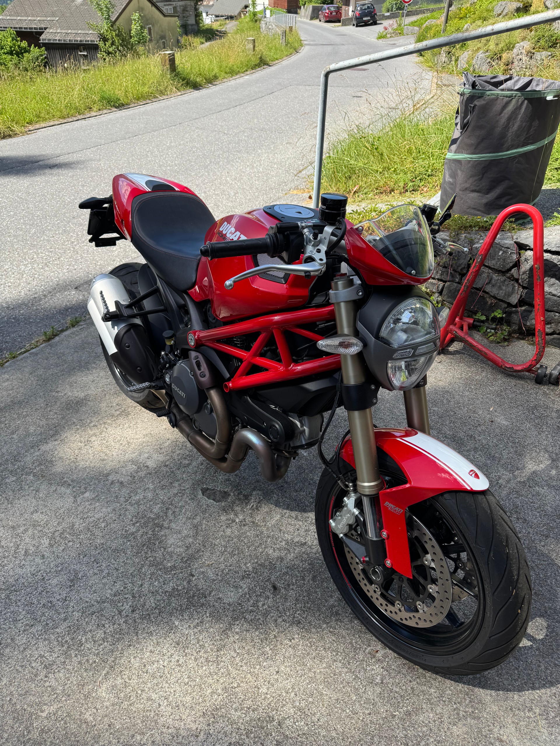 DUCATI Monster 1100 EVO ABS-image-4