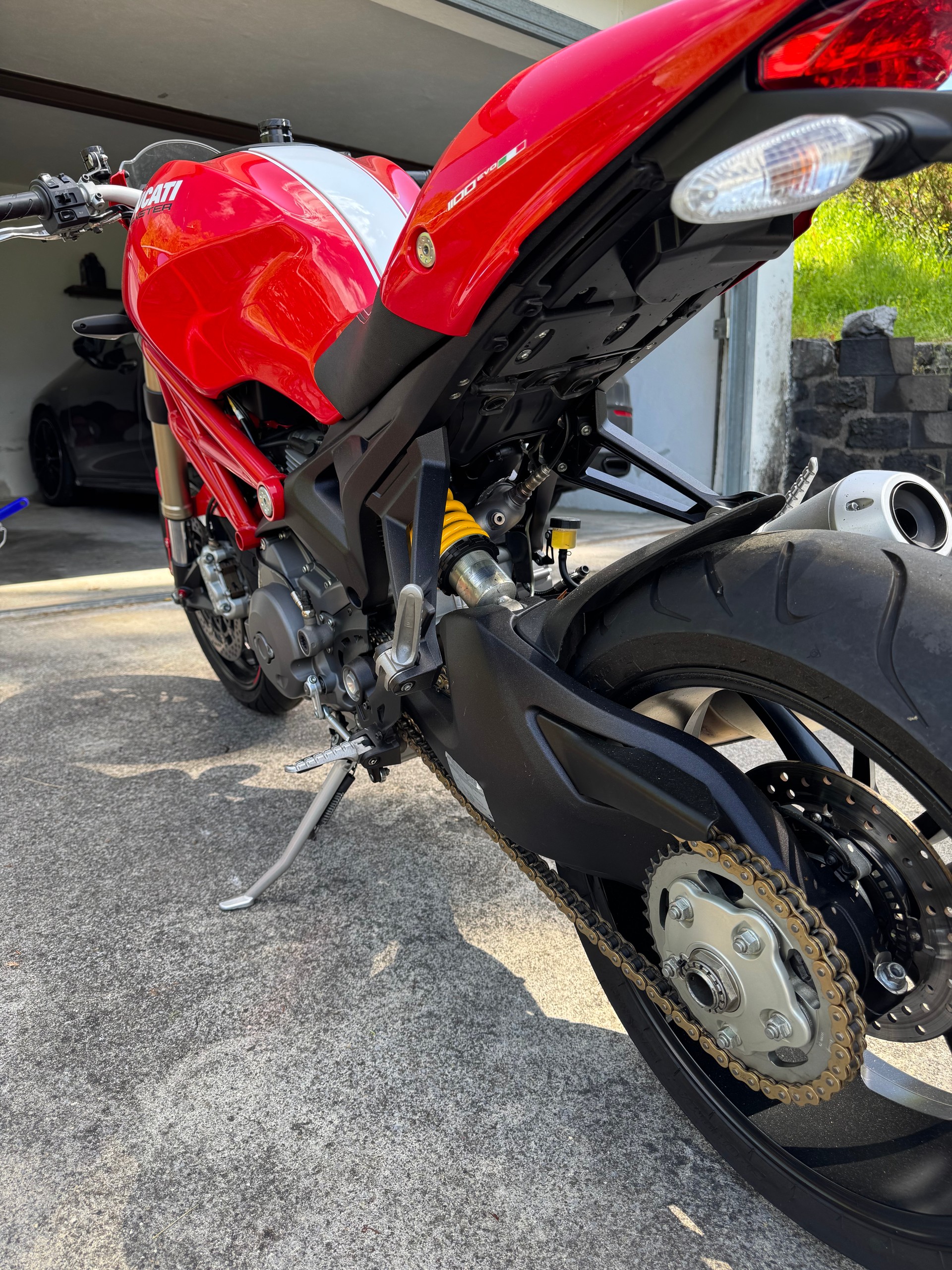 DUCATI Monster 1100 EVO ABS-image-1
