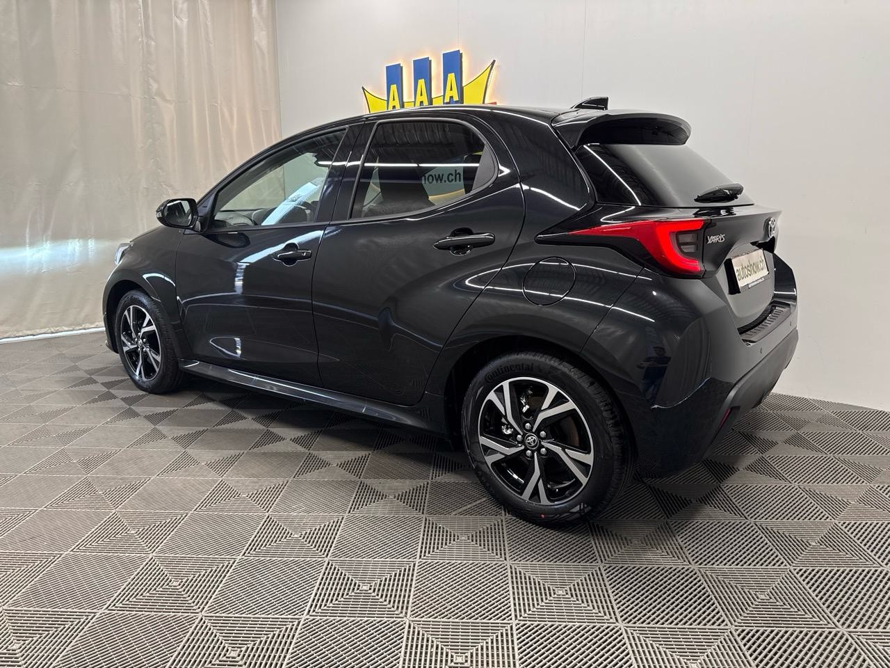 TOYOTA Yaris 1.5 VVT-i Hybrid Sportline CVT-showroom-element-1