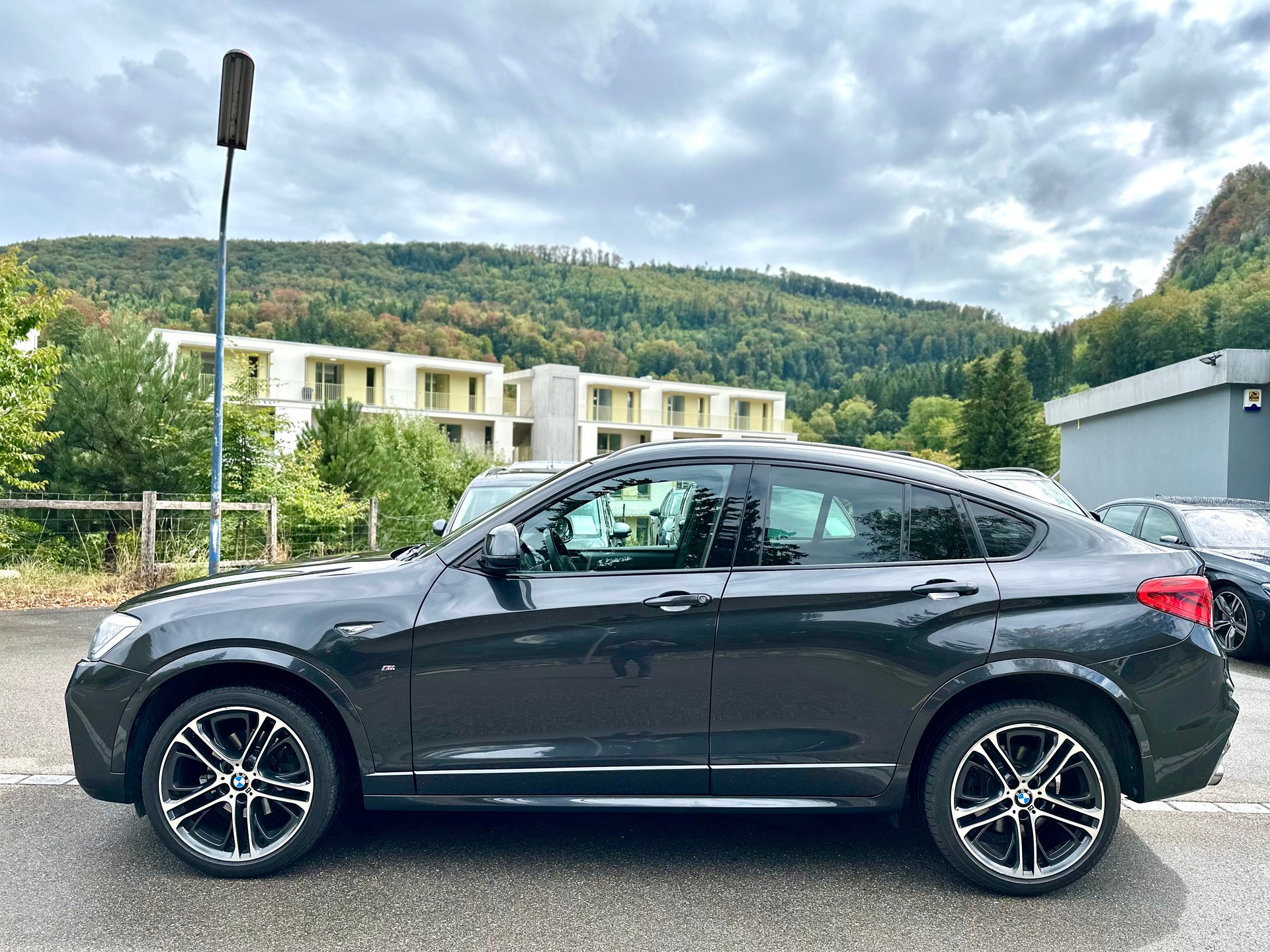 BMW X4 xDrive 28i Steptronic-showroom-element-3